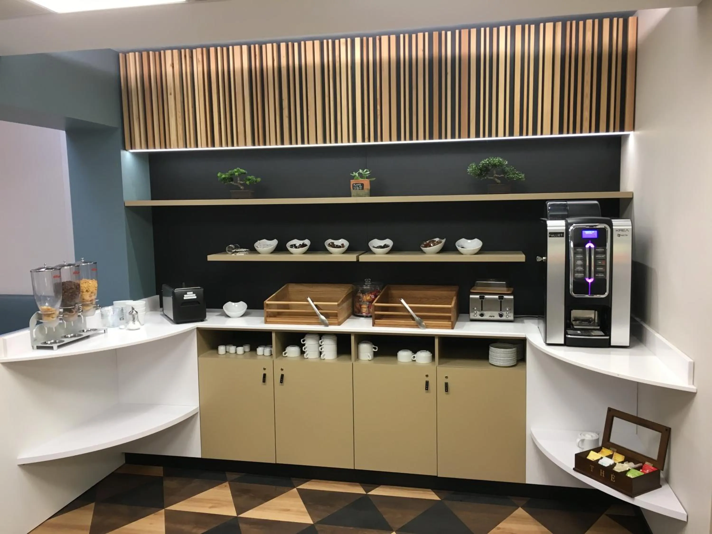 Buffet breakfast in Hôtel Icare