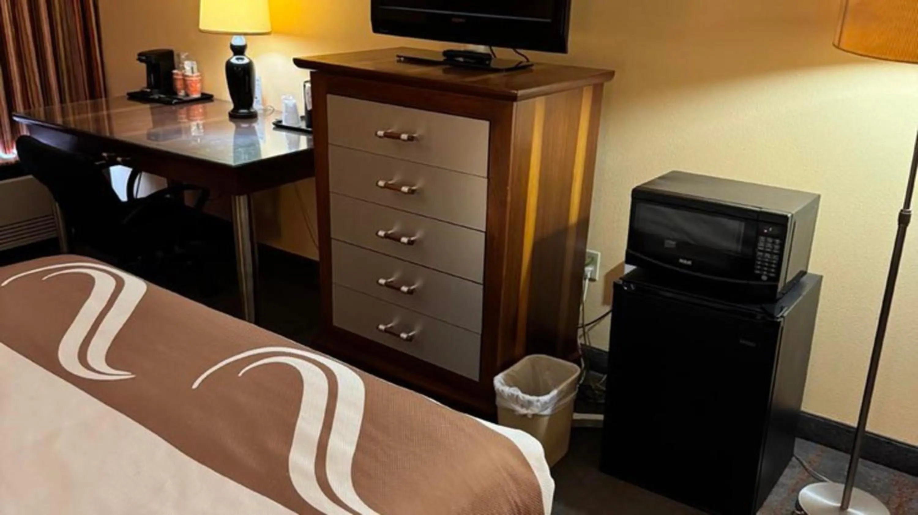 Bedroom, Bed in Appalachian Hotel