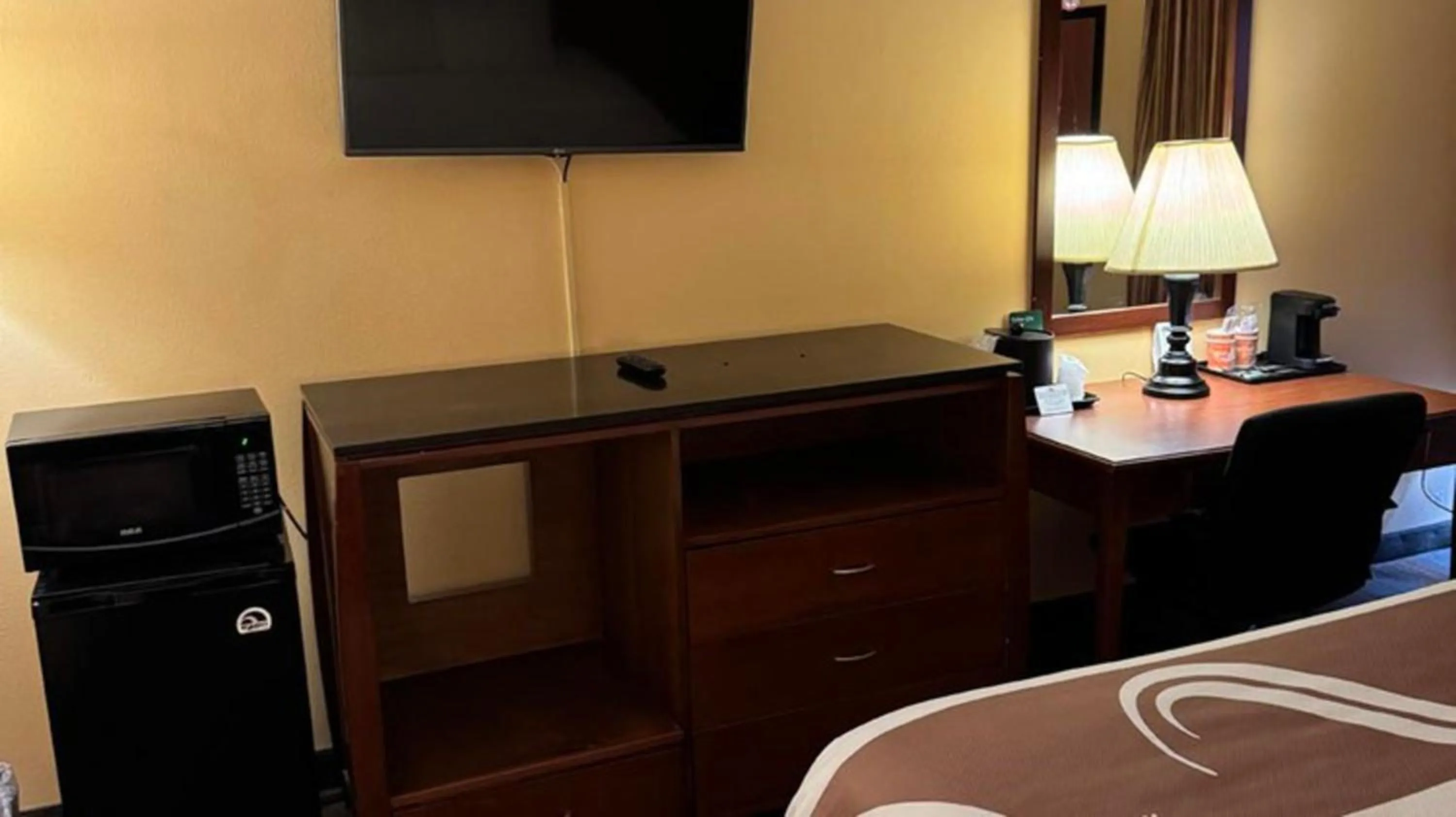 Bedroom, Bed in Appalachian Hotel