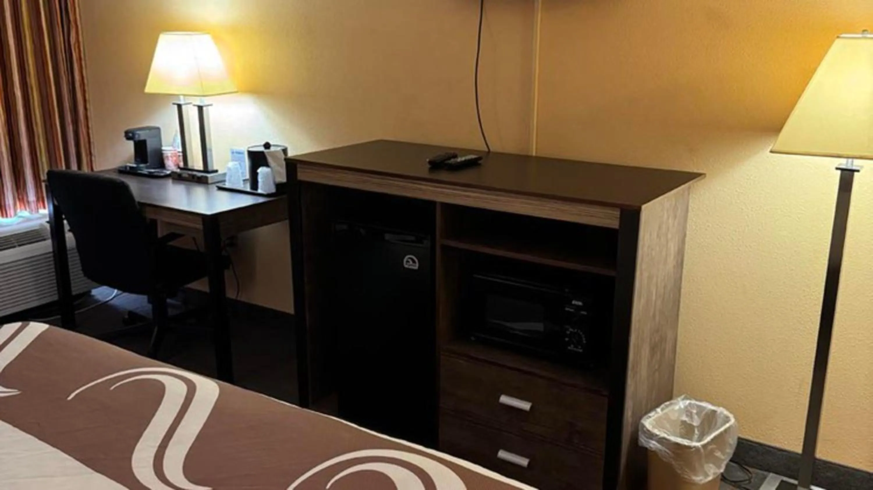 Bedroom, Bed in Appalachian Hotel