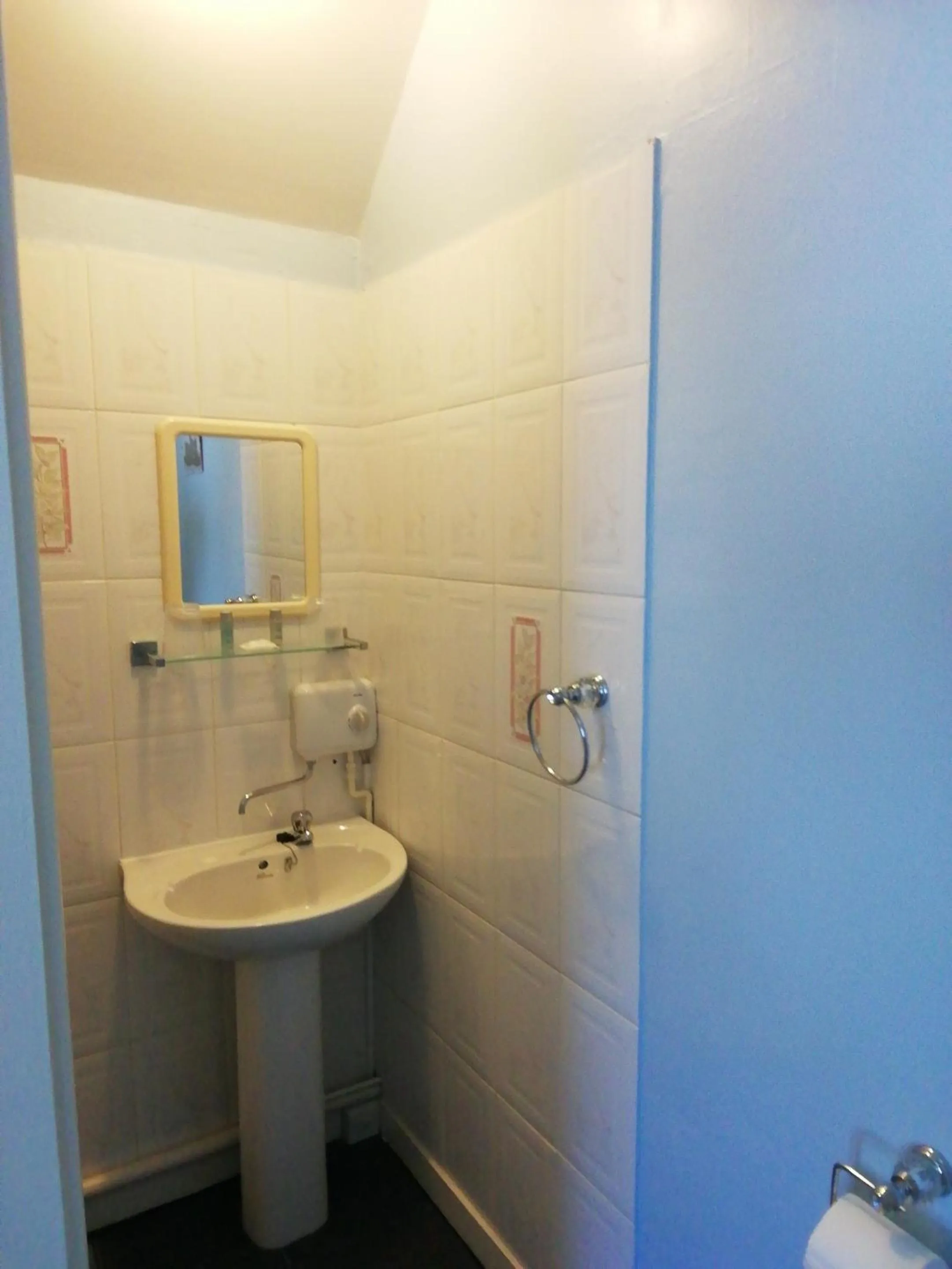 Bathroom in The Old Castle Hotel