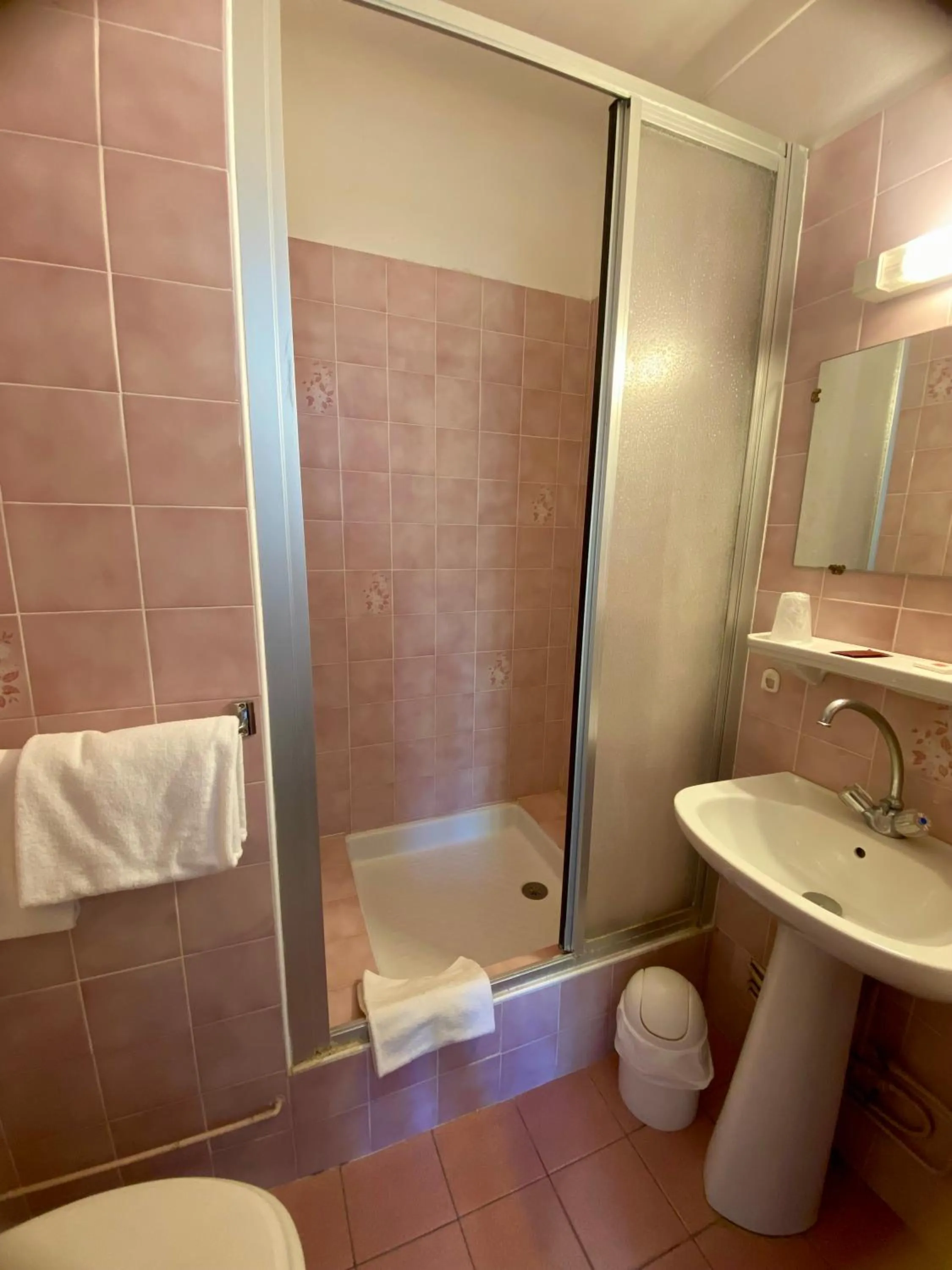 Bathroom in Au Royal Hotel