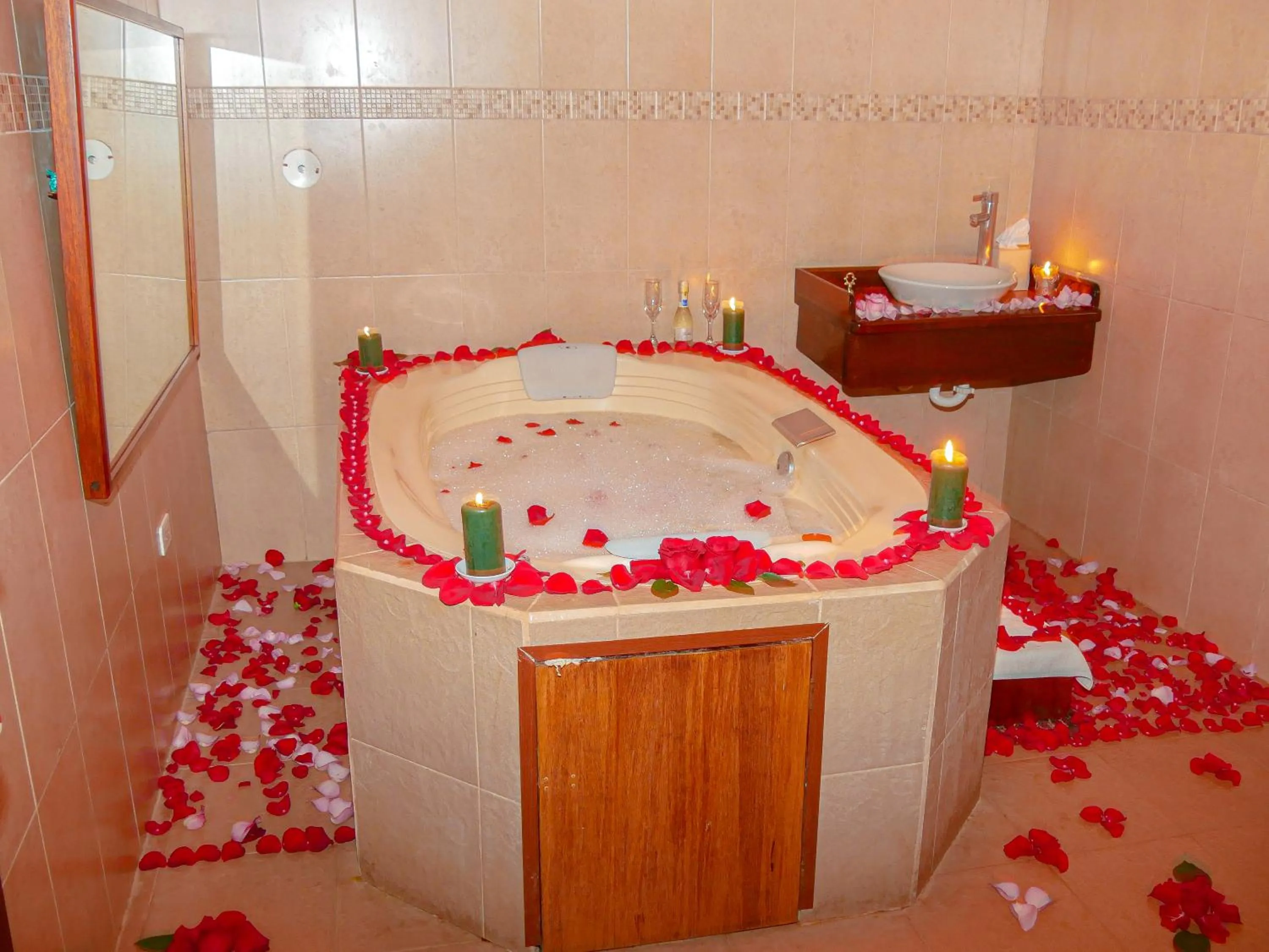 Swimming pool in Sangay Spa Hotel