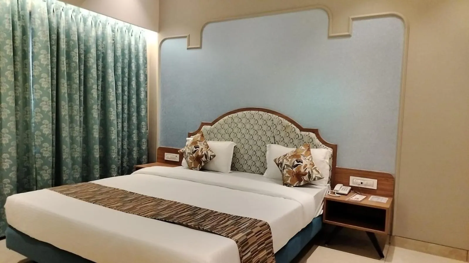 Bed in Rudra Shelter Business Hotel