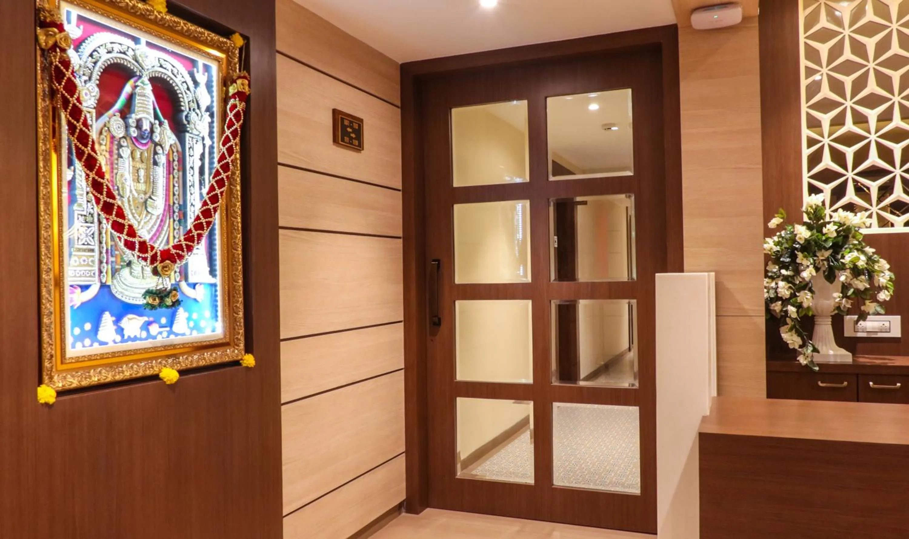 Facade/entrance in Rudra Shelter Business Hotel