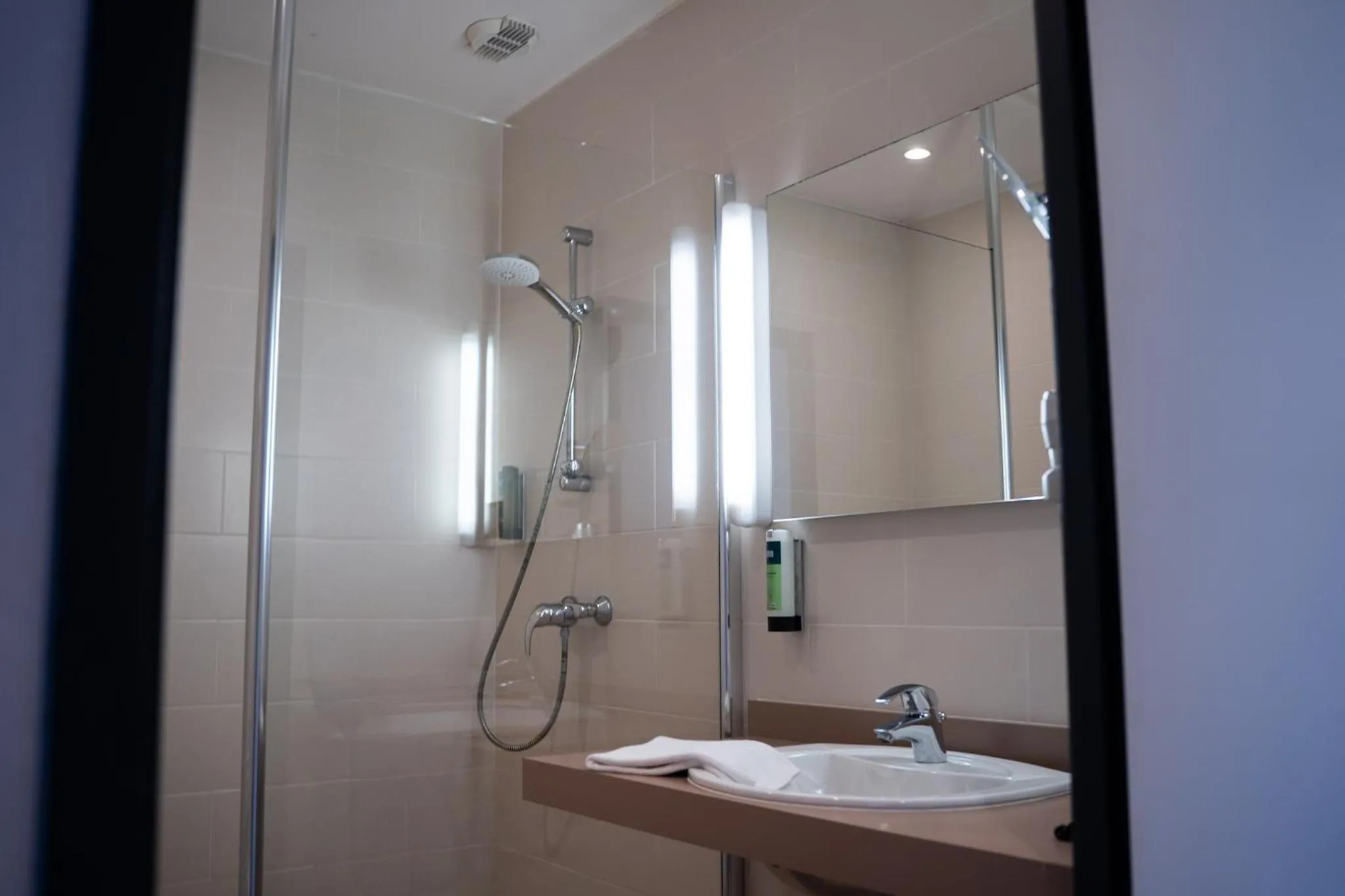 Bathroom in LOGIS Hôtel ARCADIA