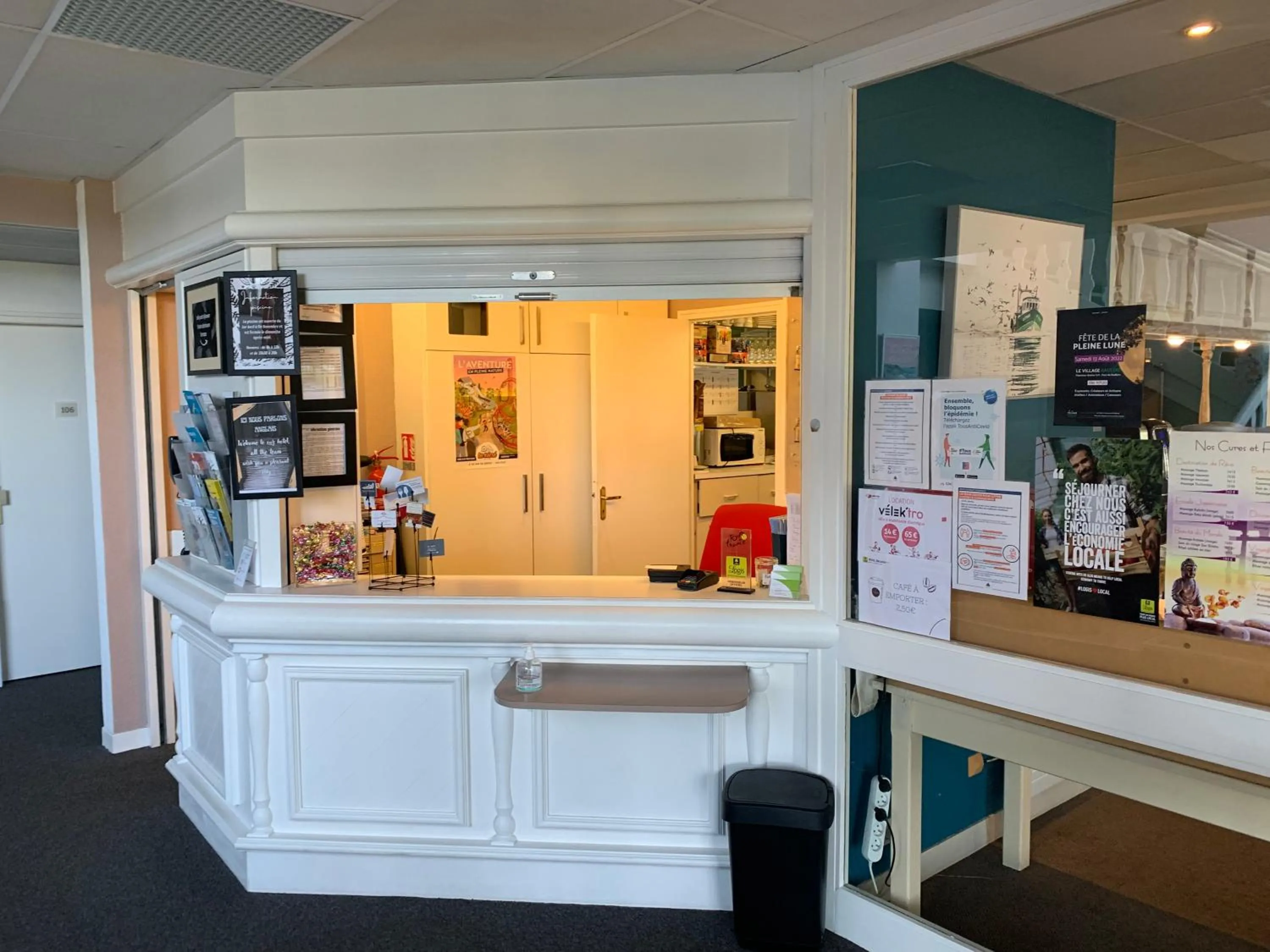 Lobby or reception in LOGIS Hôtel ARCADIA