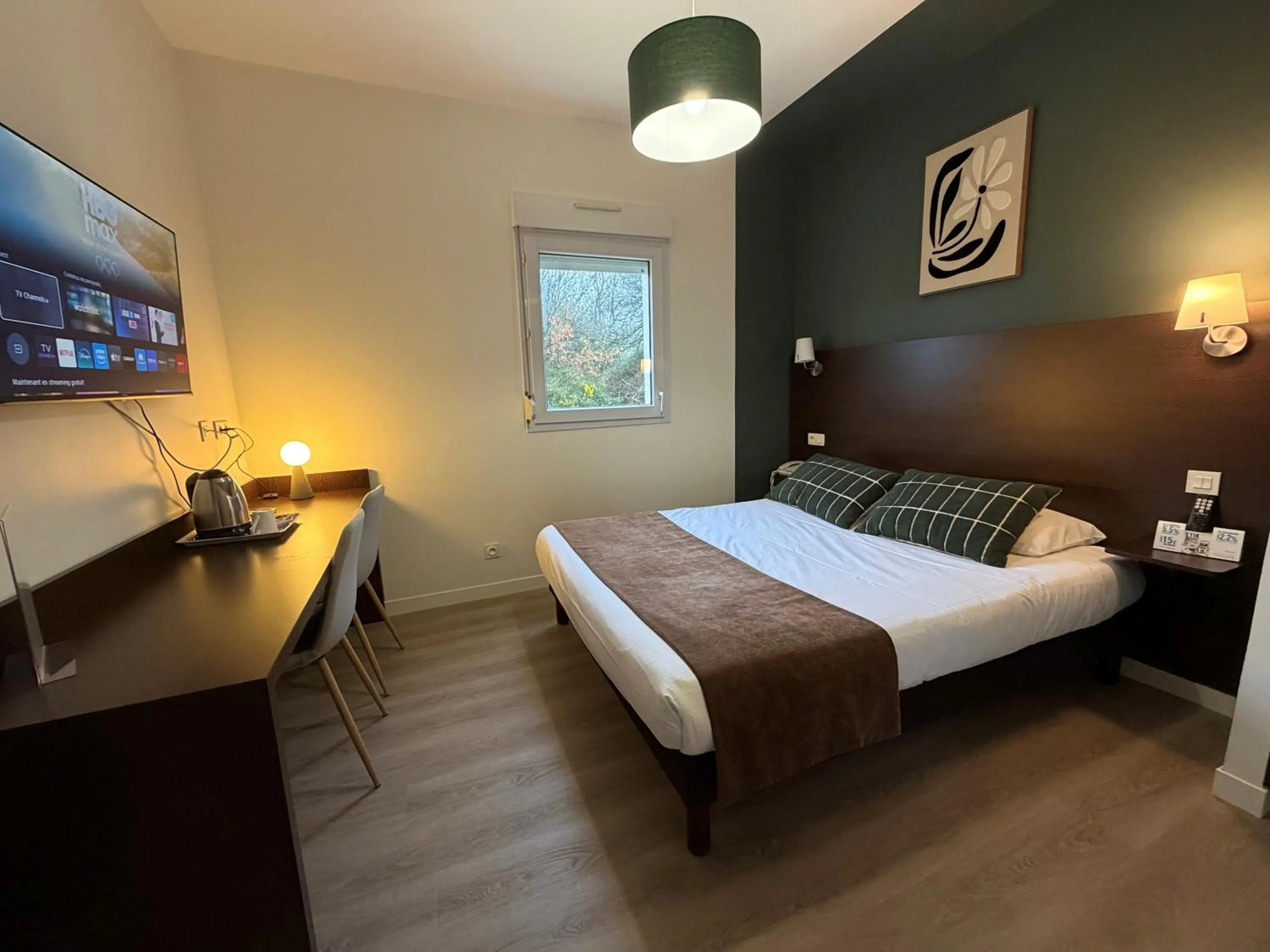 Bed in LOGIS Hôtel ARCADIA