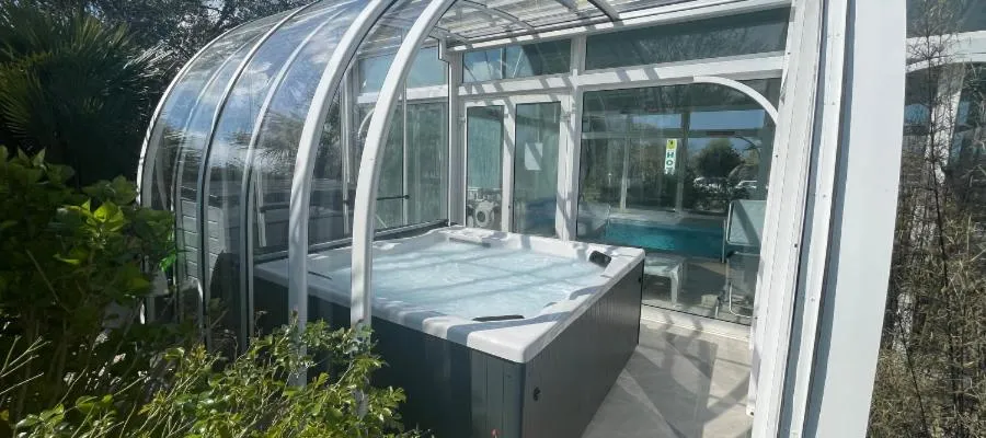 Hot Tub in LOGIS Hôtel ARCADIA