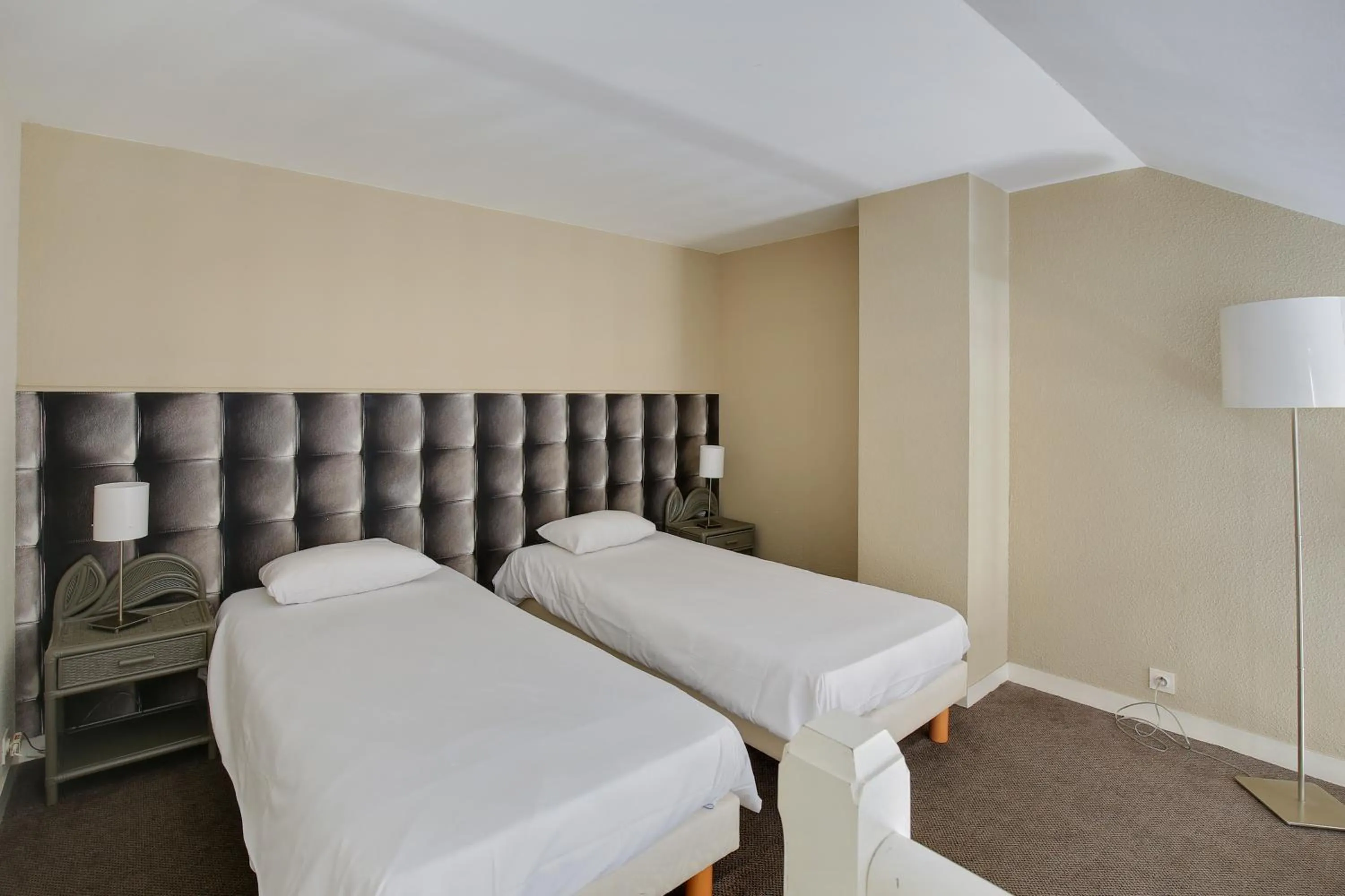 Bedroom, Bed in LOGIS Hôtel ARCADIA