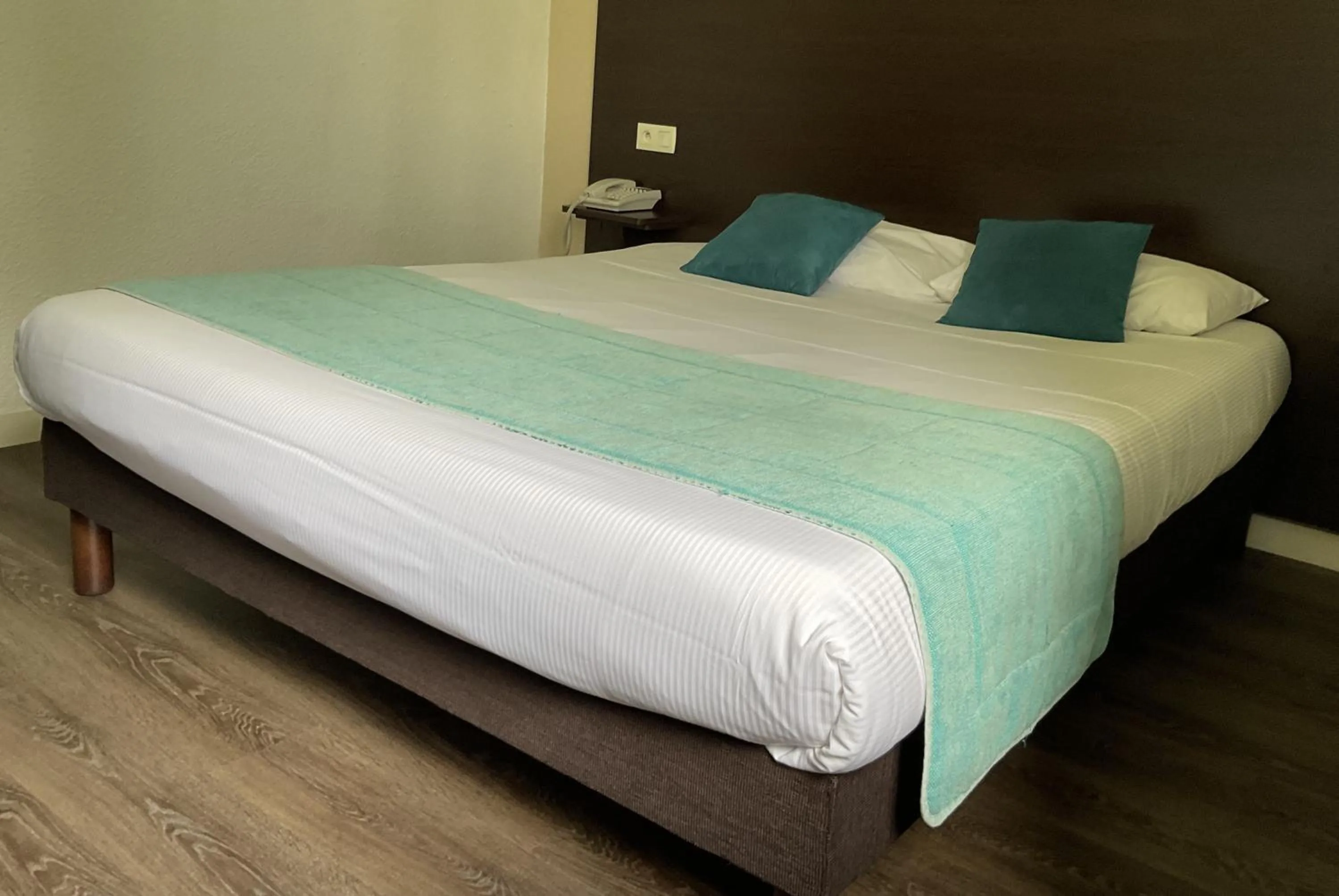 Bed in LOGIS Hôtel ARCADIA