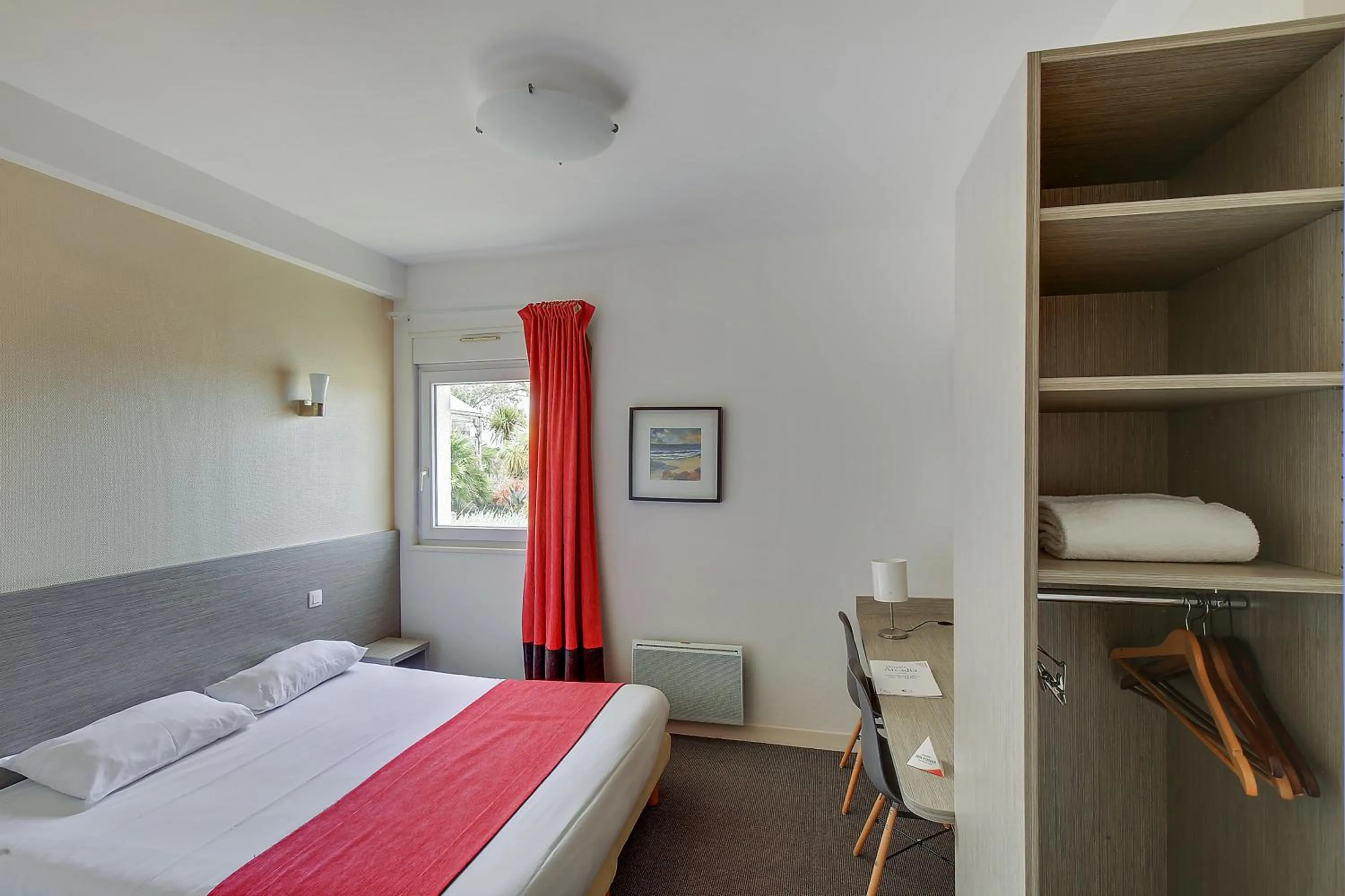 Bed in LOGIS Hôtel ARCADIA