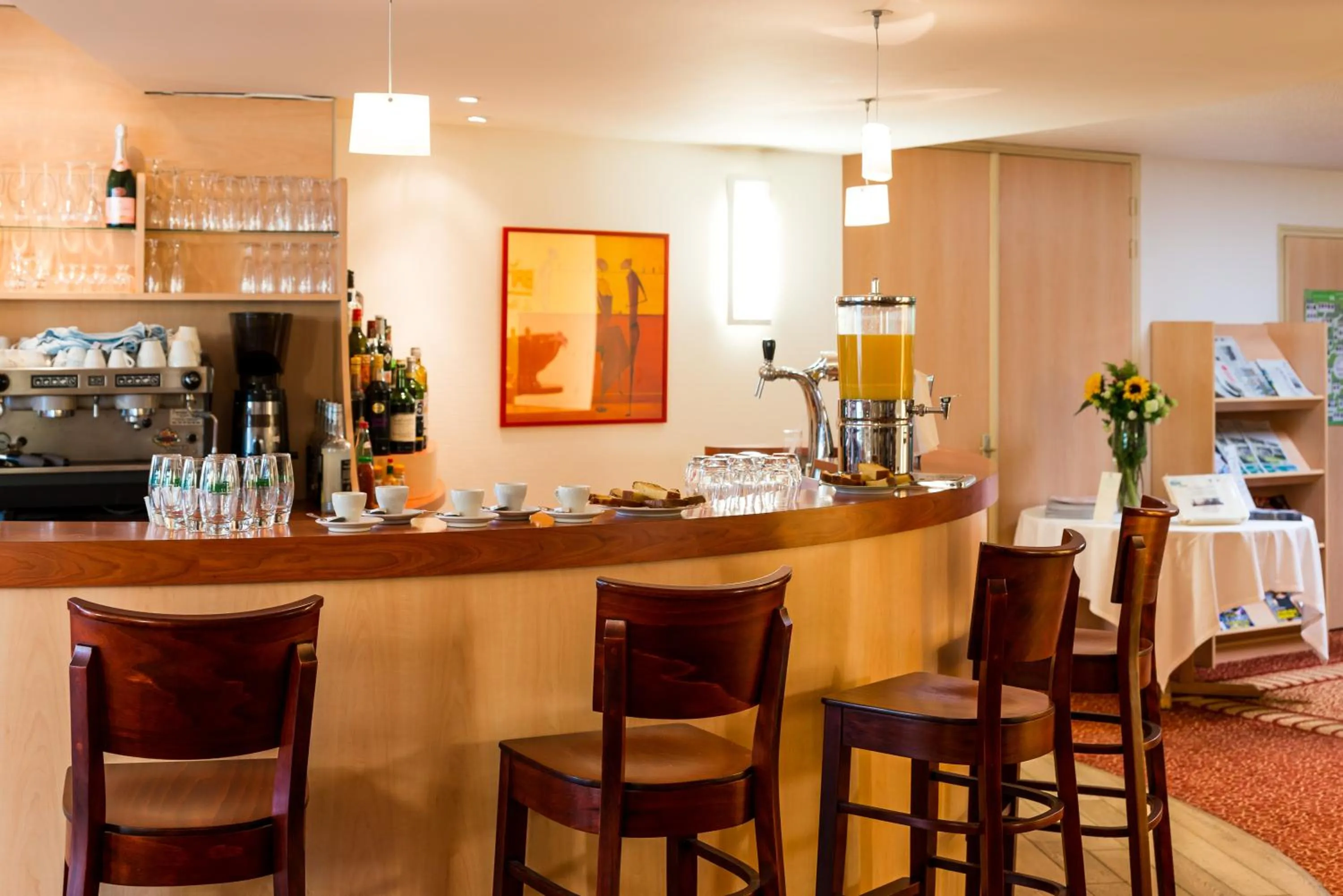 Lounge or bar in Brit Hotel Rennes Cesson