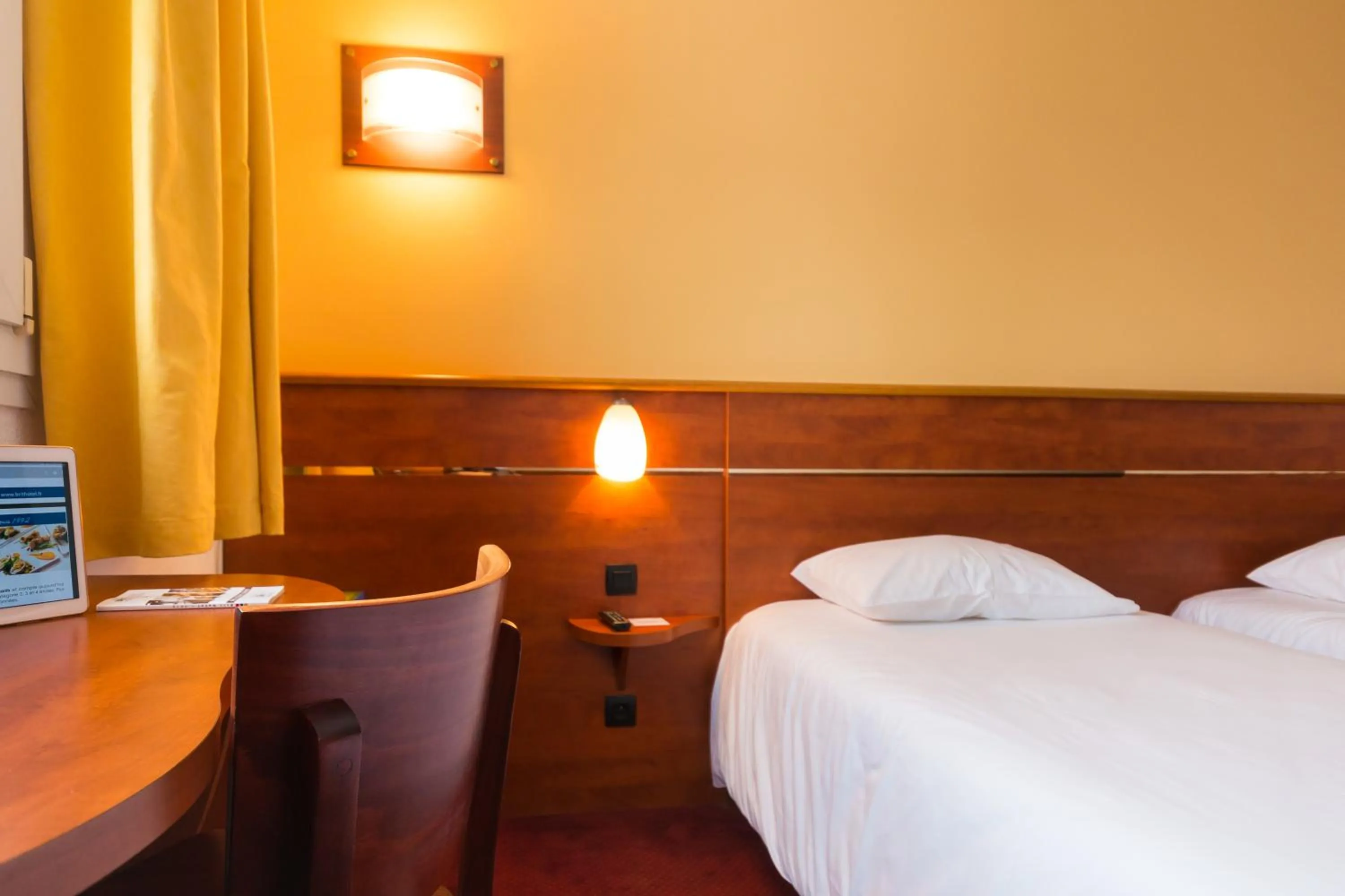 Bedroom, Bed in Brit Hotel Rennes Cesson