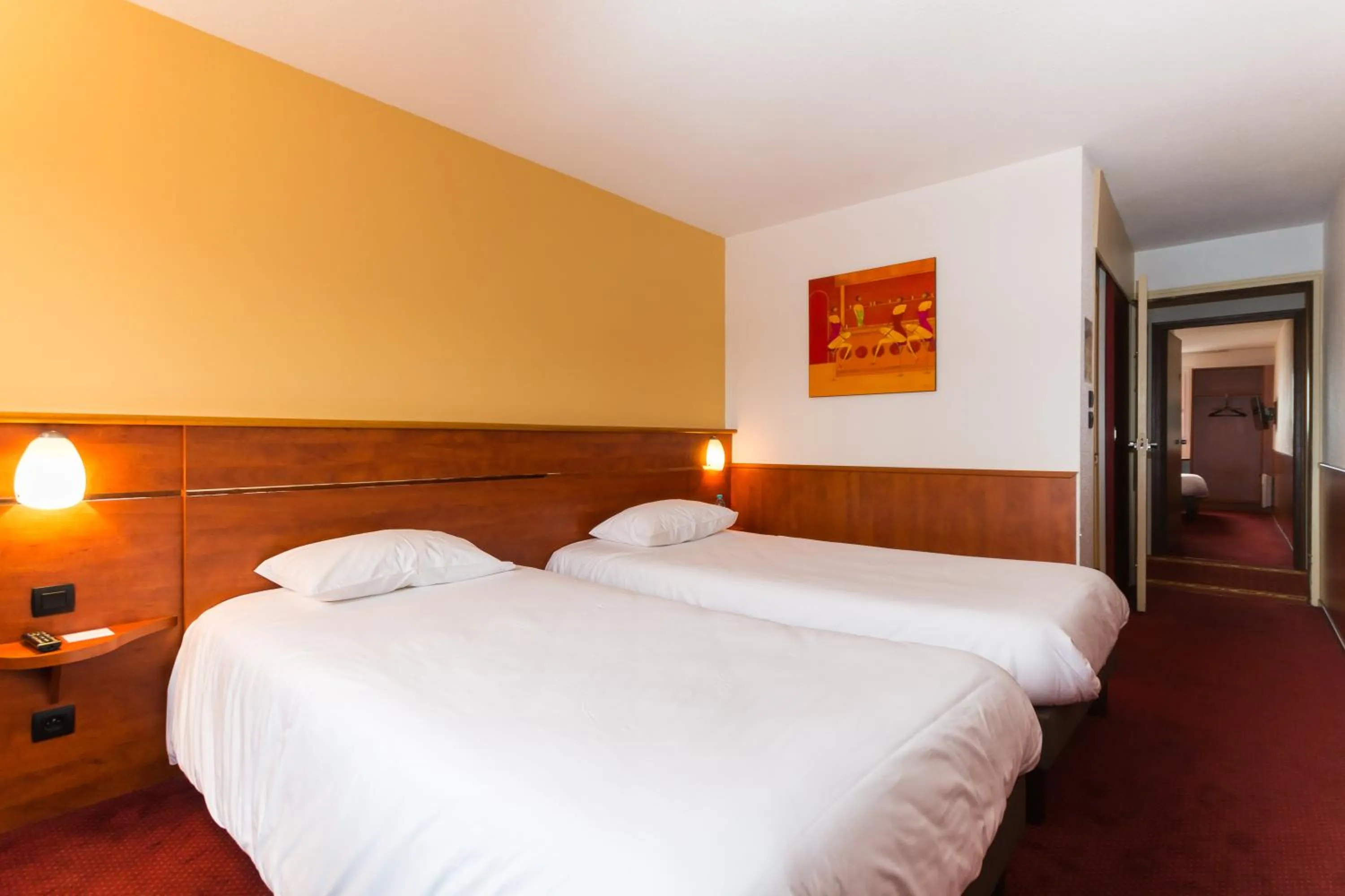 Bedroom, Bed in Brit Hotel Rennes Cesson