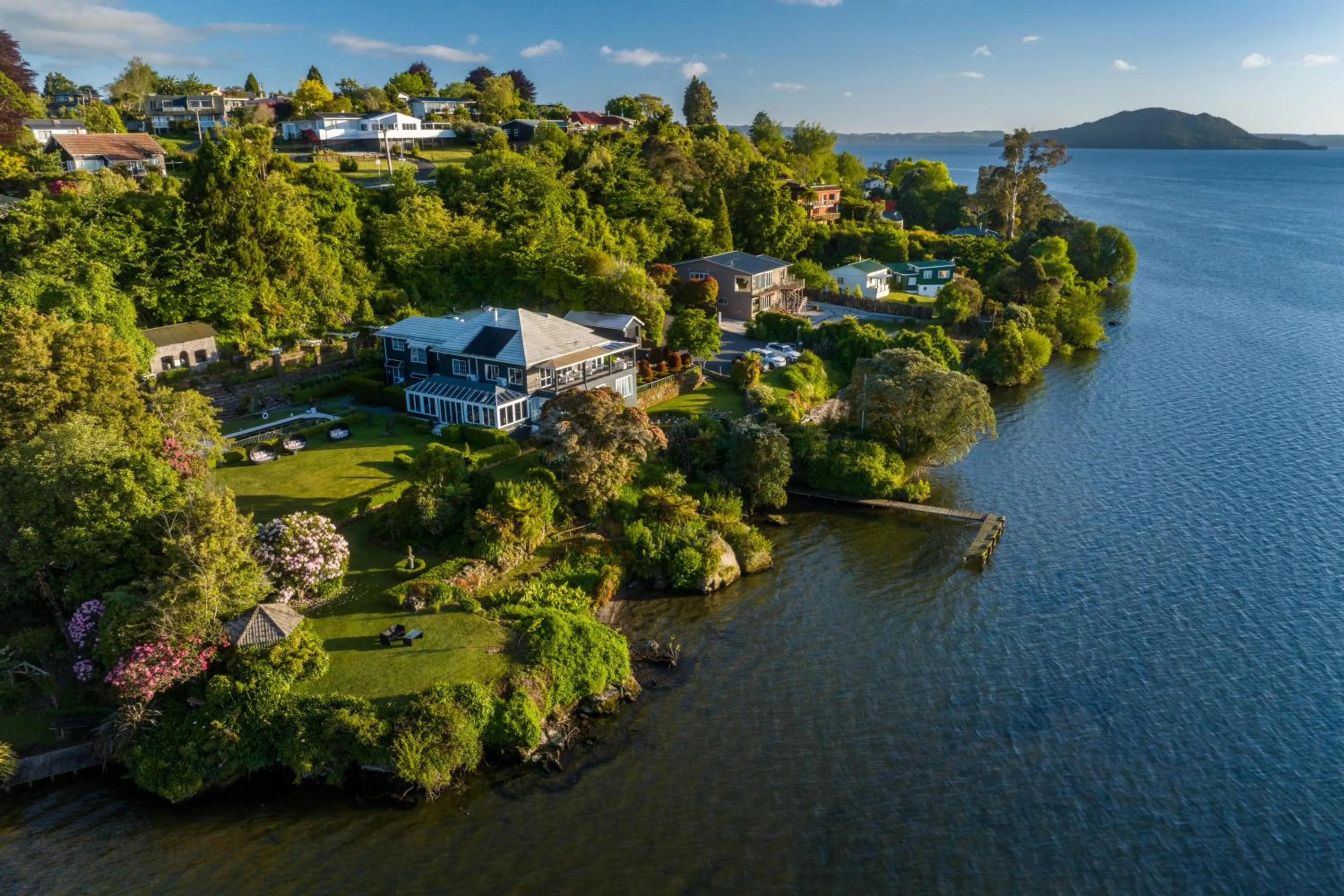 Natural landscape in Black Swan Lakeside Boutique Hotel