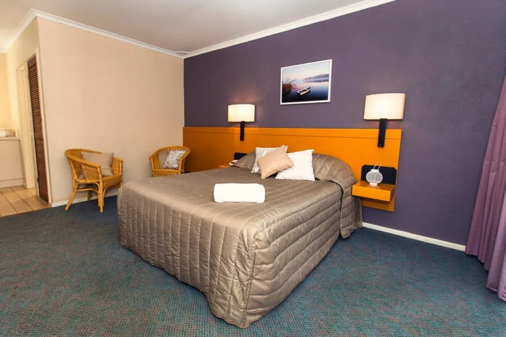 Bed in Kalgoorlie Overland Motel