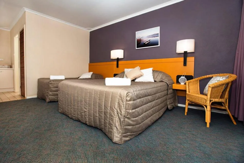 Bed in Kalgoorlie Overland Motel