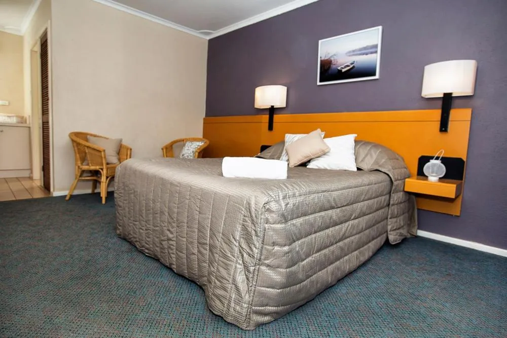 Bed in Kalgoorlie Overland Motel