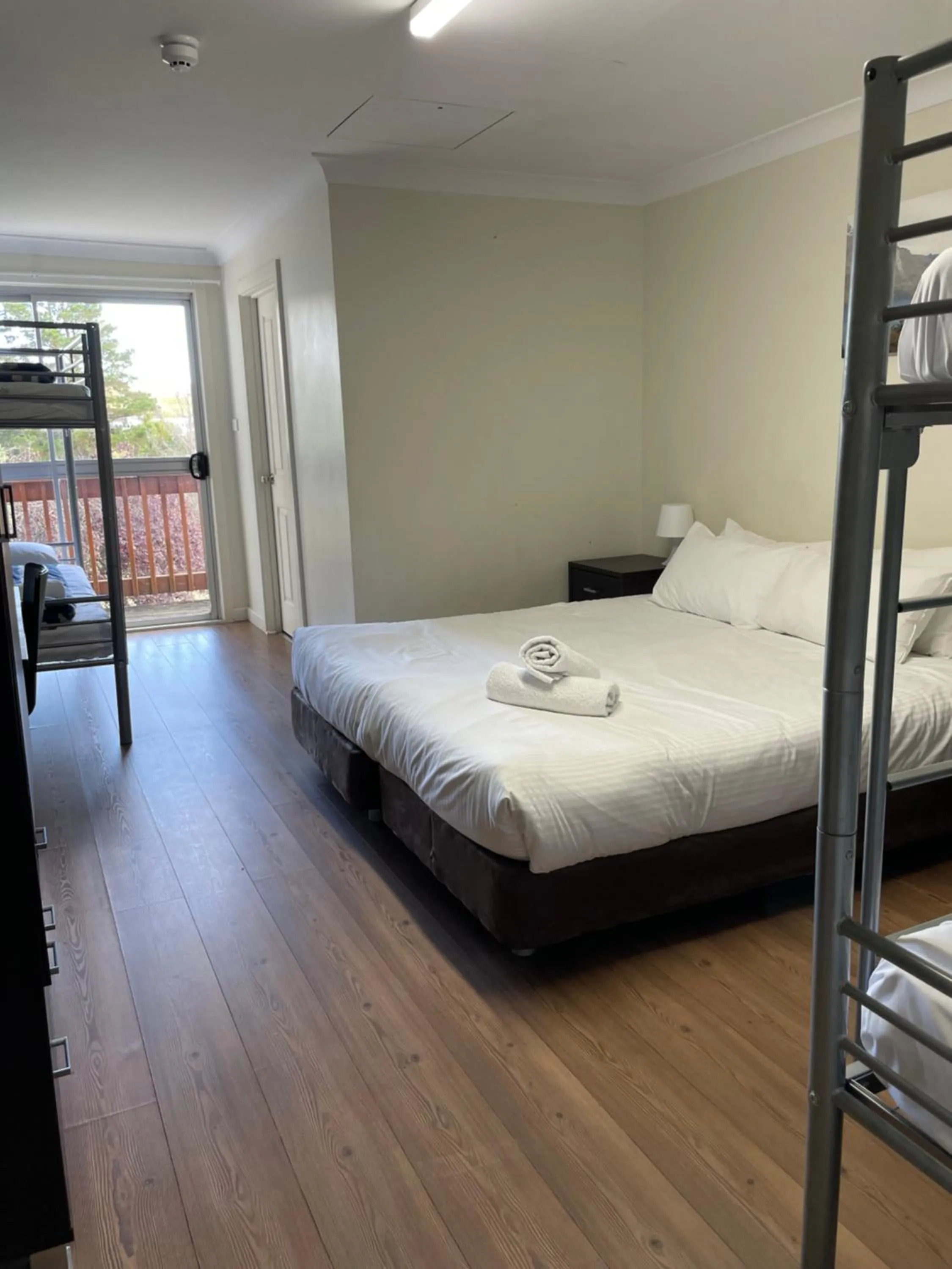 Bedroom, Bed in Siesta Villa