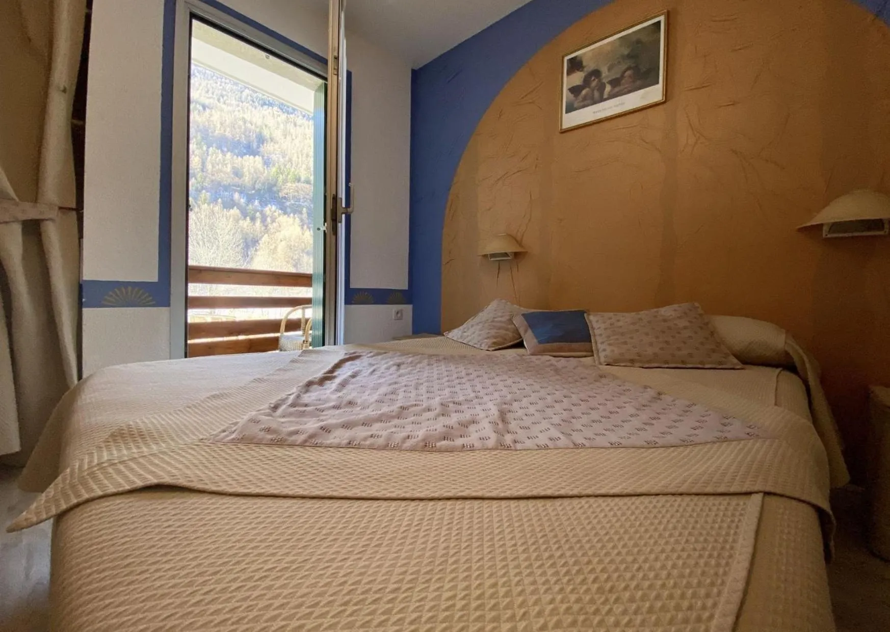 Mountain view in Hotel-Restaurant La Lauzétane