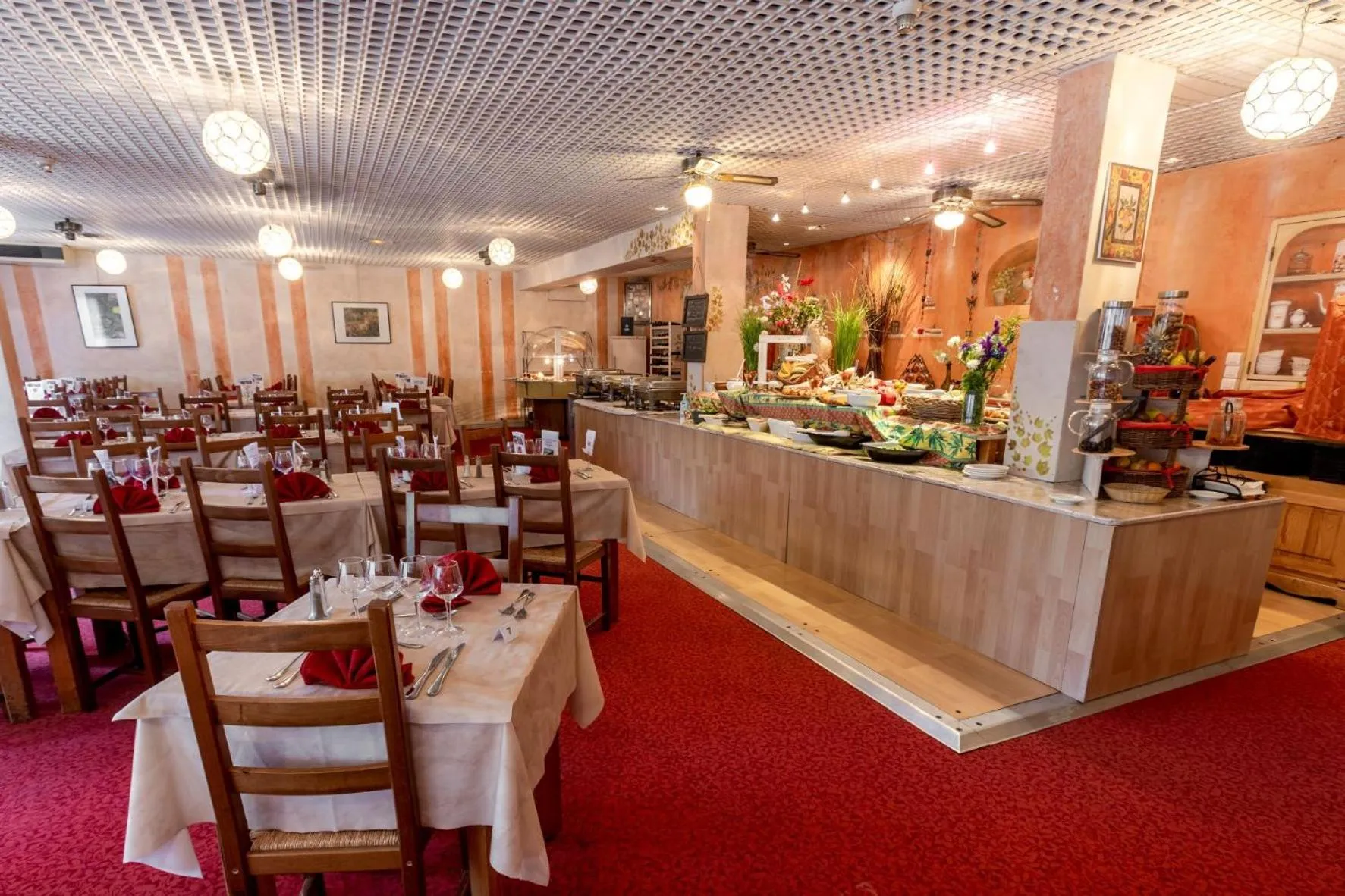 Restaurant/places to eat in Hotel-Restaurant La Lauzétane