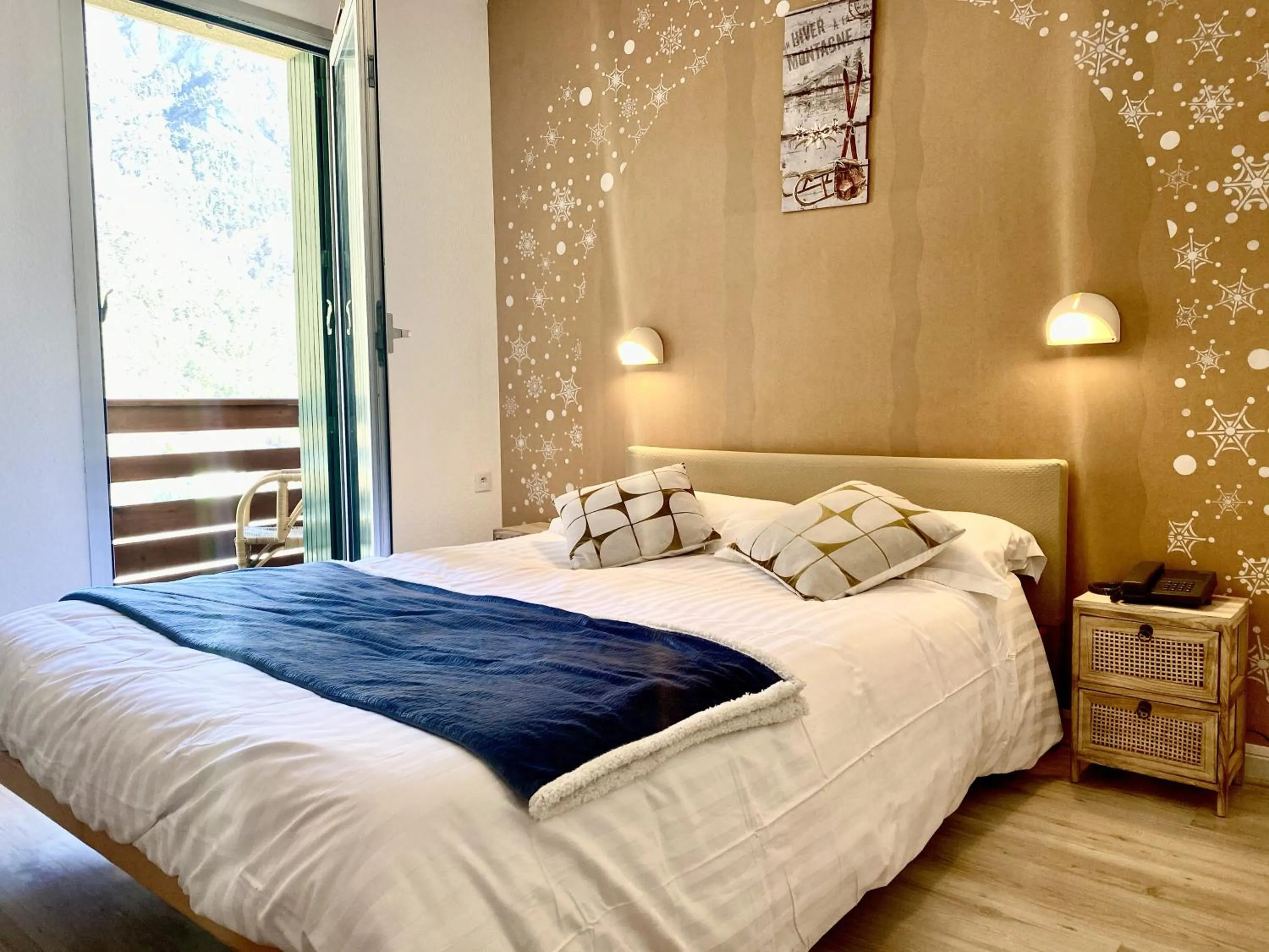 Bed in Hotel-Restaurant La Lauzétane