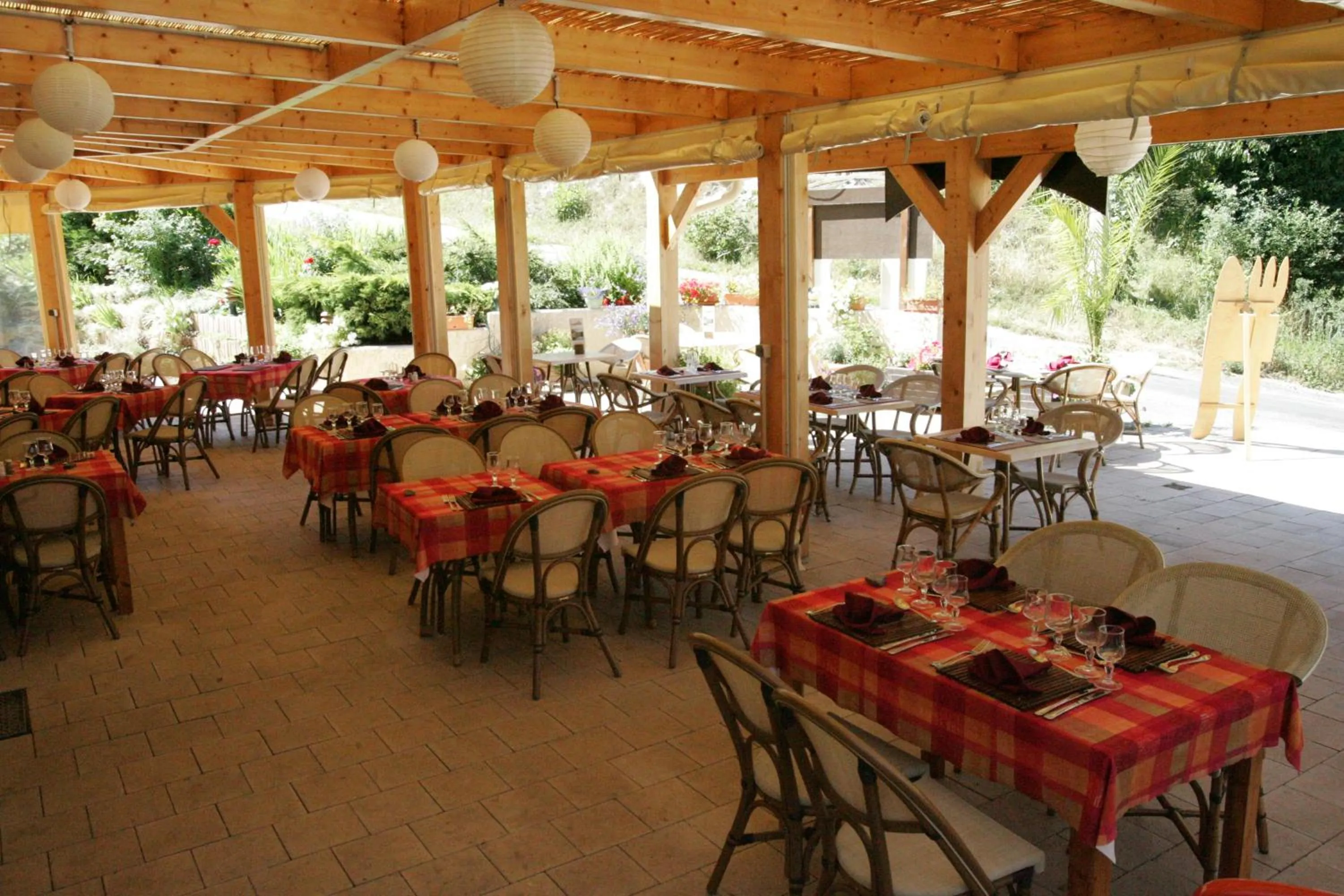 Patio in Hotel-Restaurant La Lauzétane