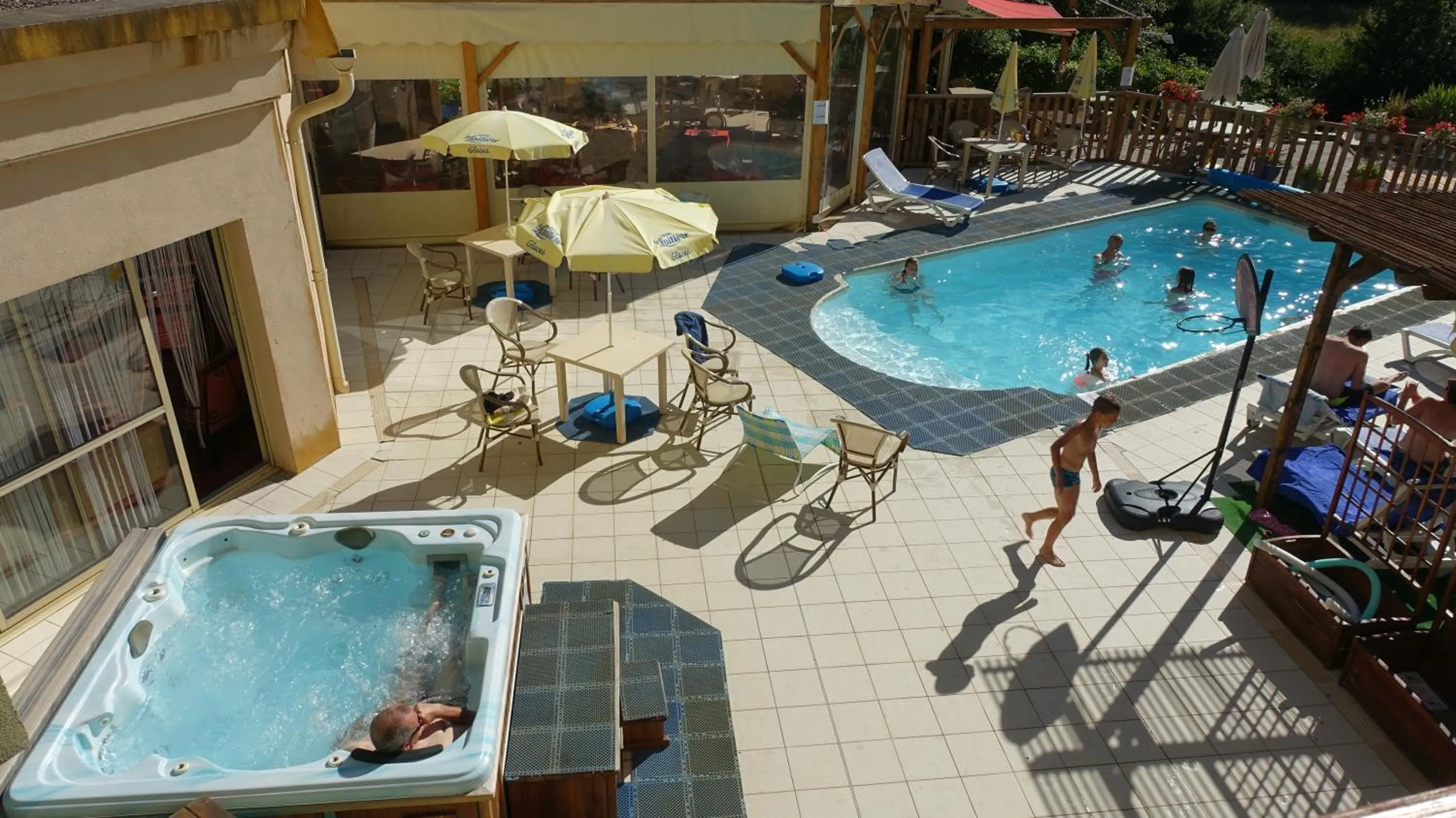 Swimming pool in Hotel-Restaurant La Lauzétane