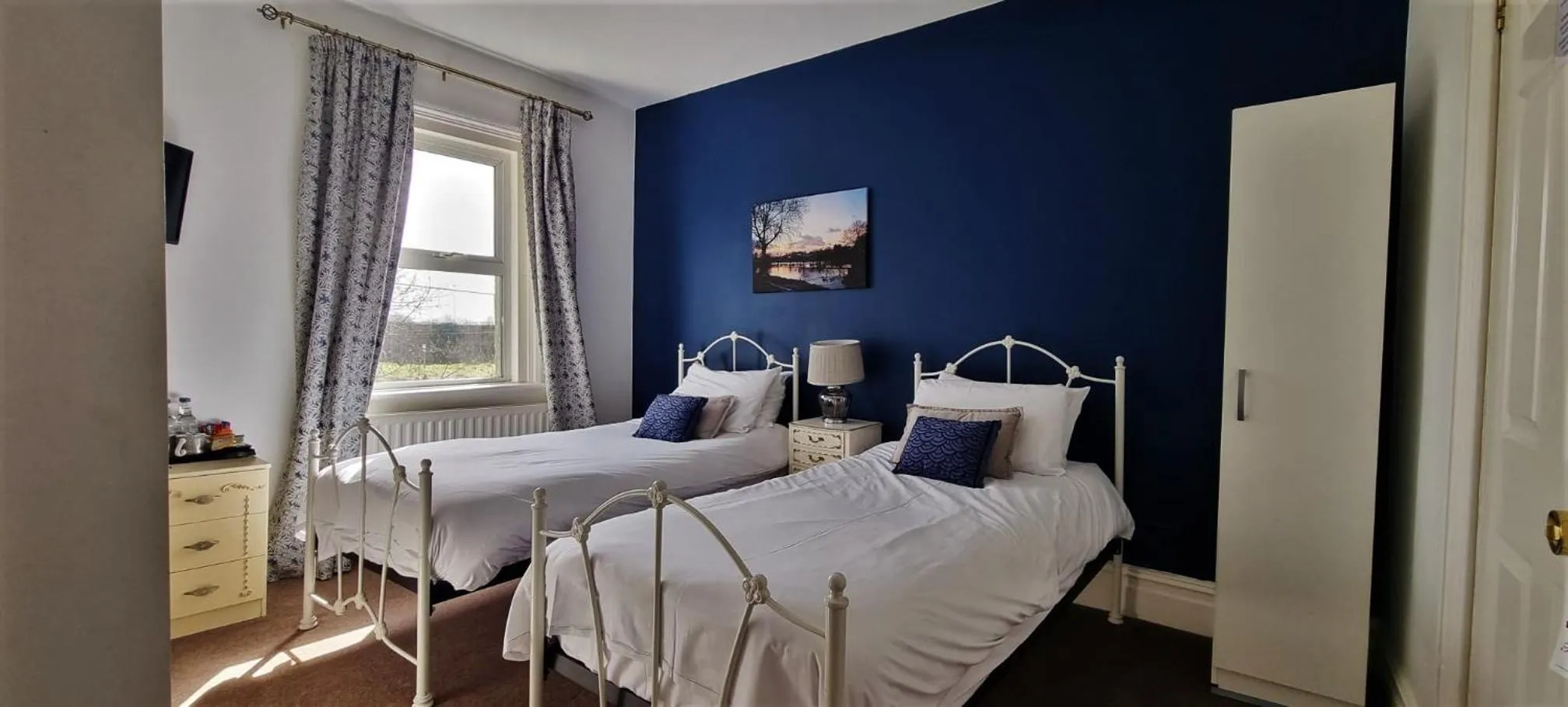 Photo of the whole room, Bed in The Weir Hotel