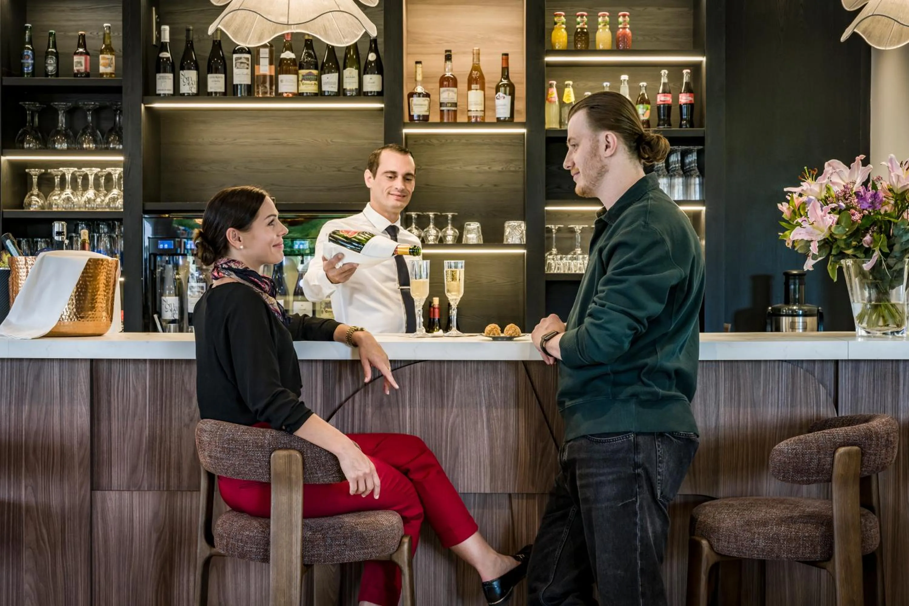 Lounge or bar in Mercure Chartres Est