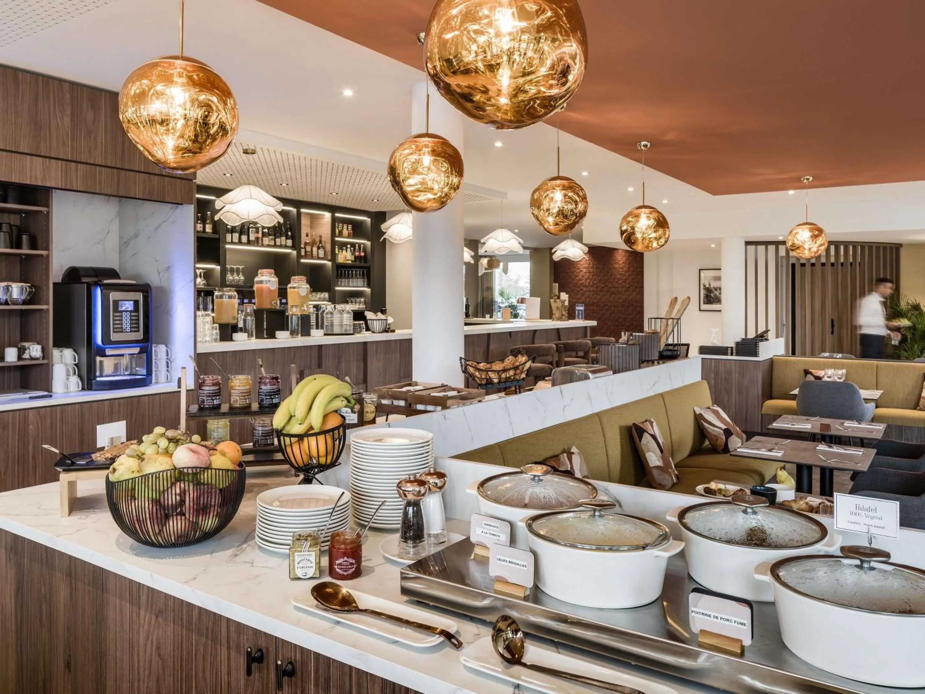 Property building in Mercure Chartres Est