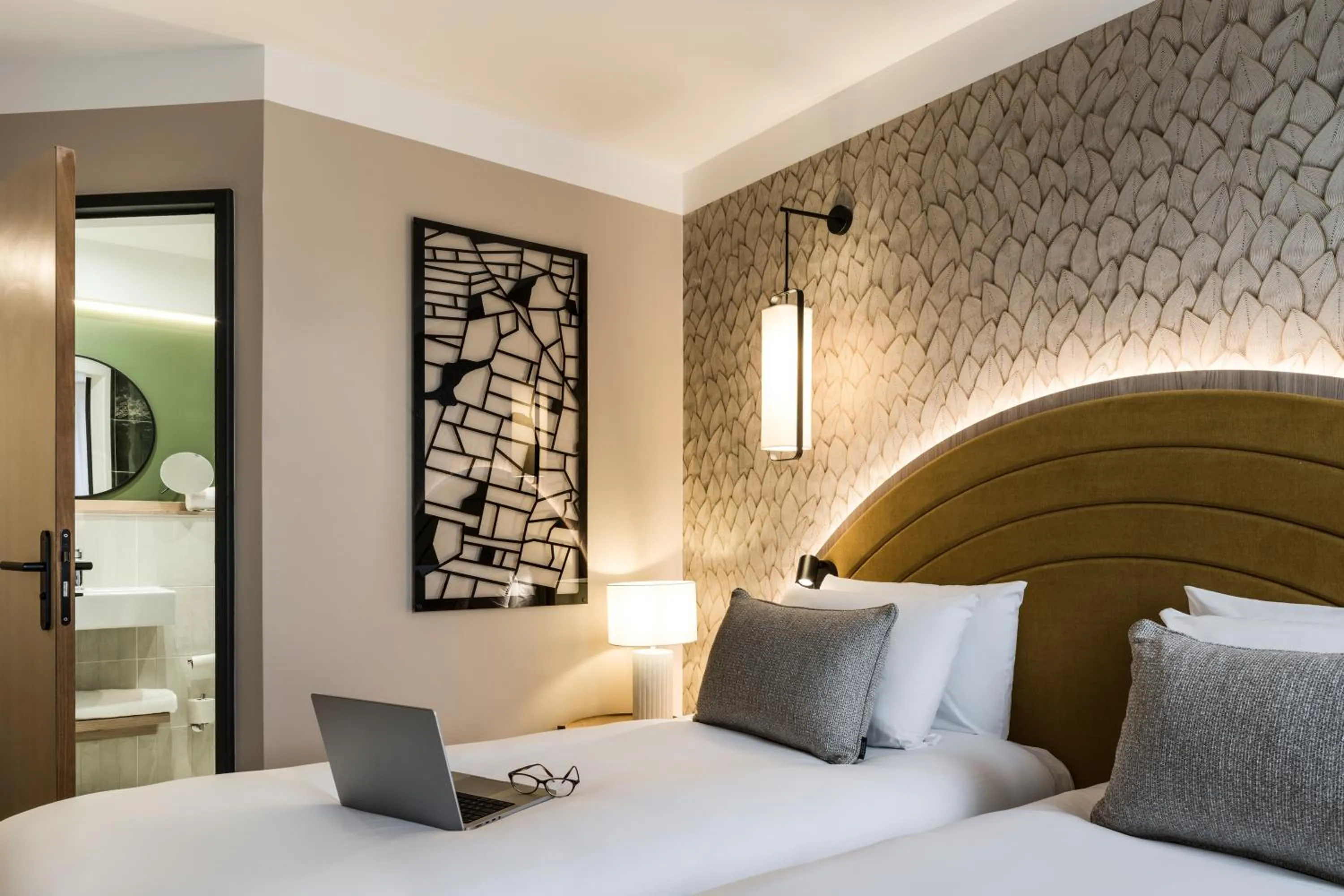 Photo of the whole room, Bed in Mercure Chartres Est