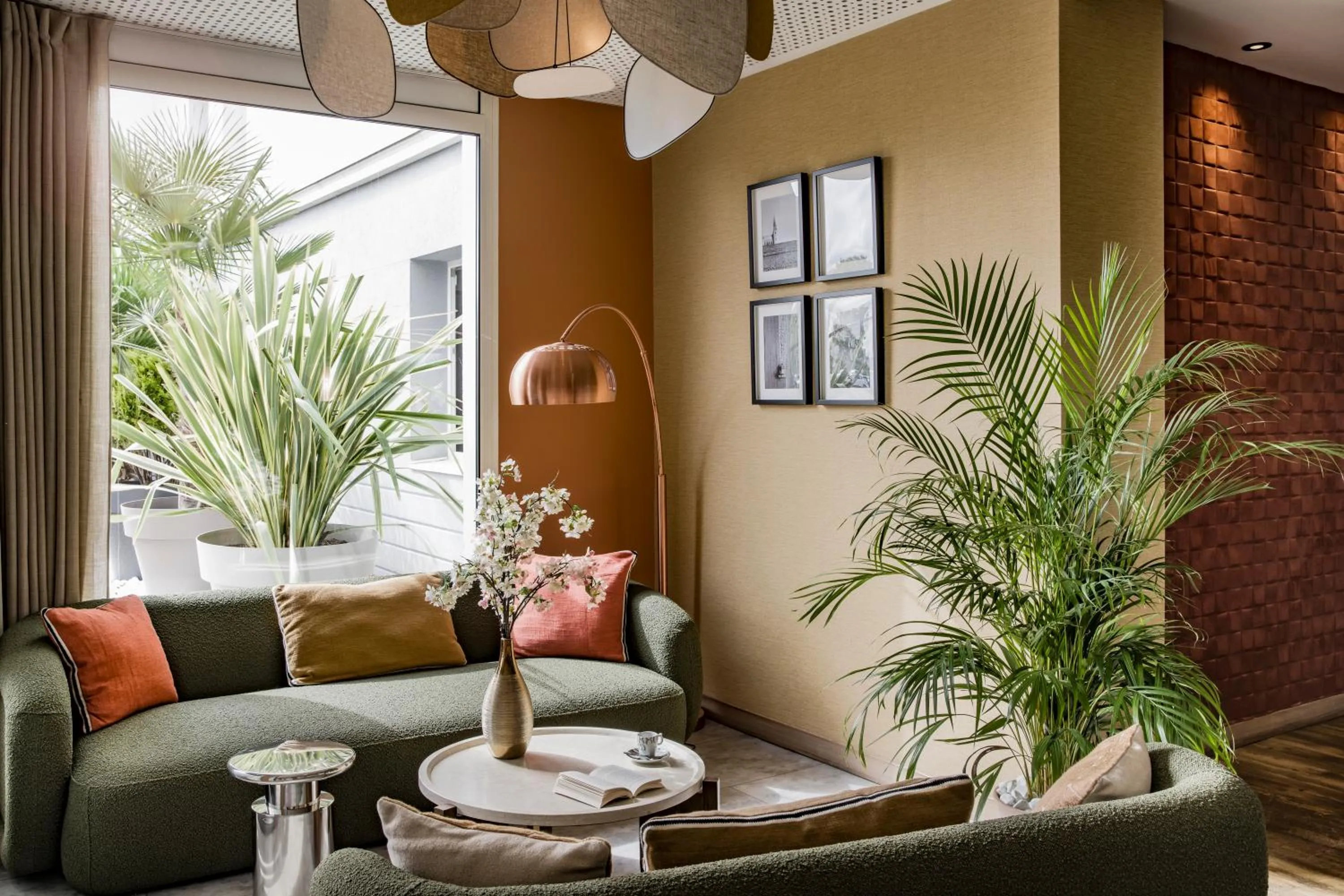 Communal lounge/ TV room in Mercure Chartres Est