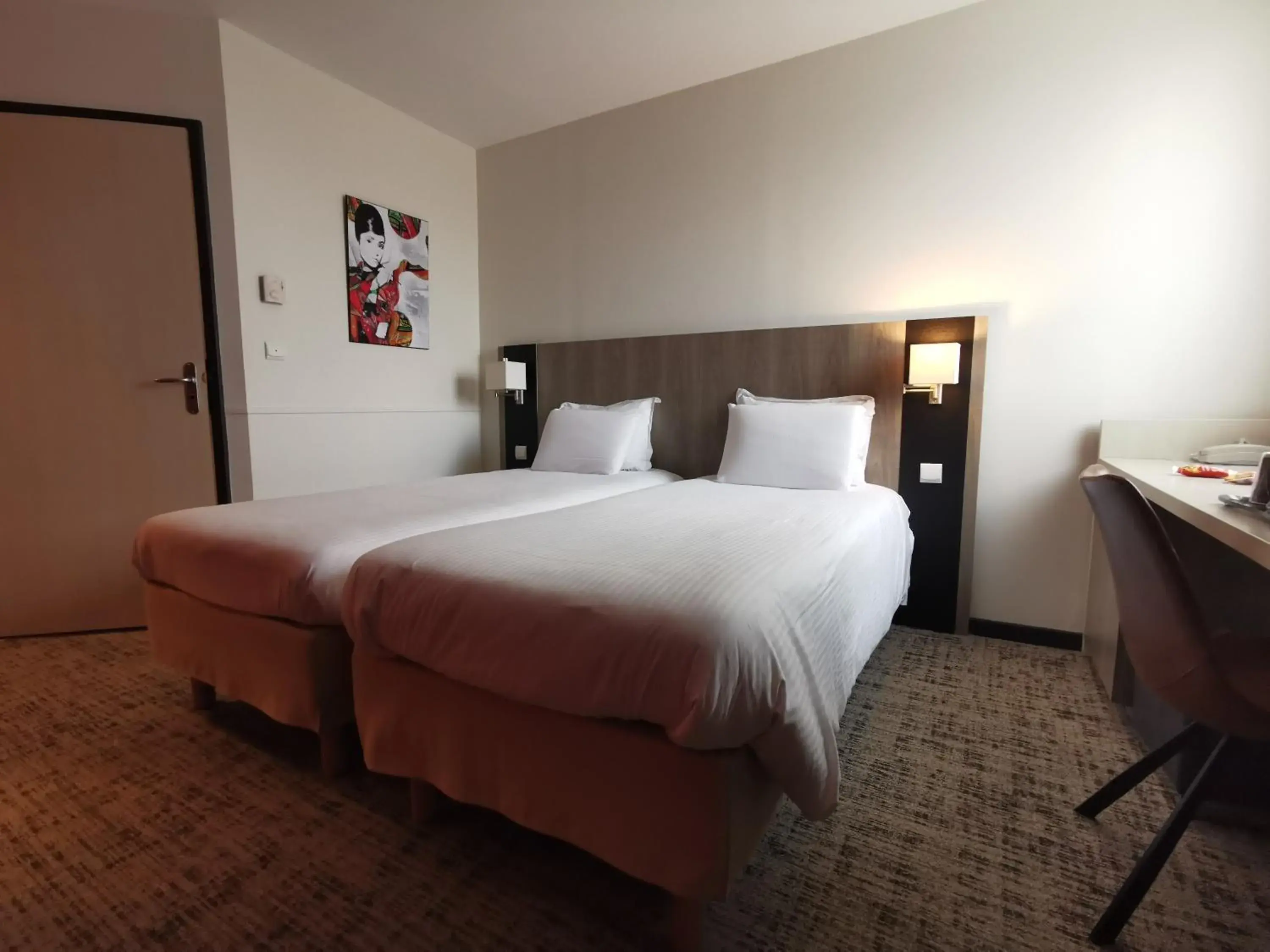 Twin Room in Kyriad Chartres Twin Room in Kyriad Chartres