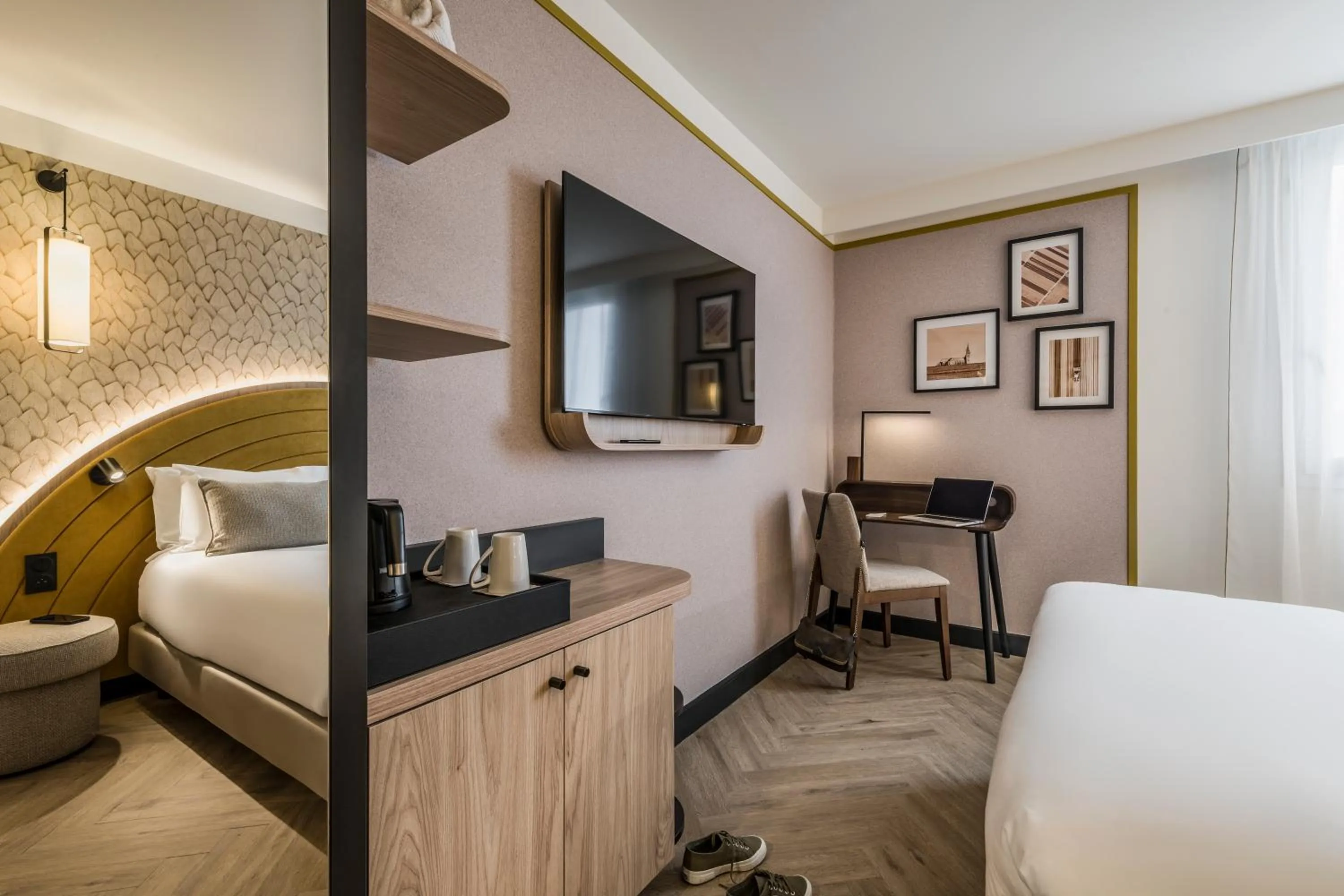 TV and multimedia, Bed in Mercure Chartres Est