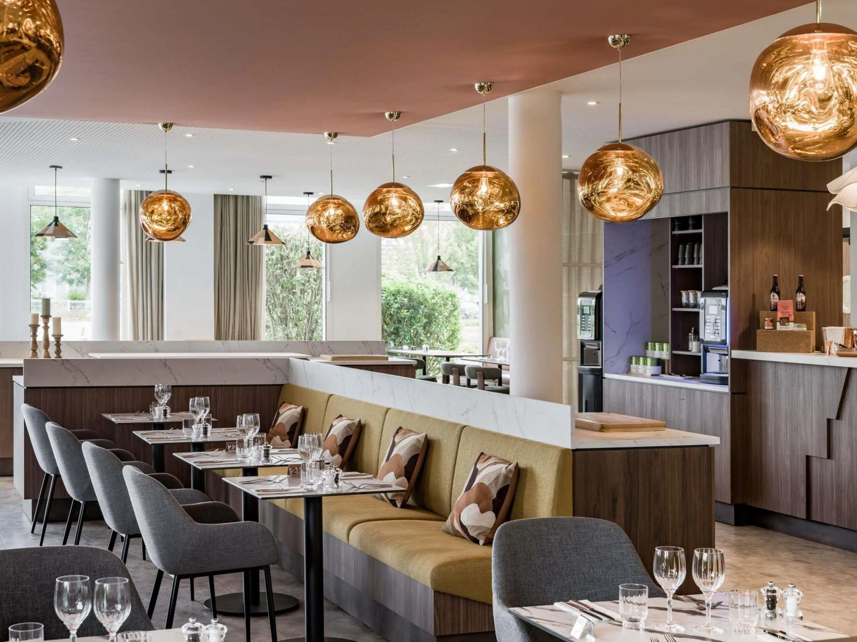 Restaurant/places to eat in Mercure Chartres Est