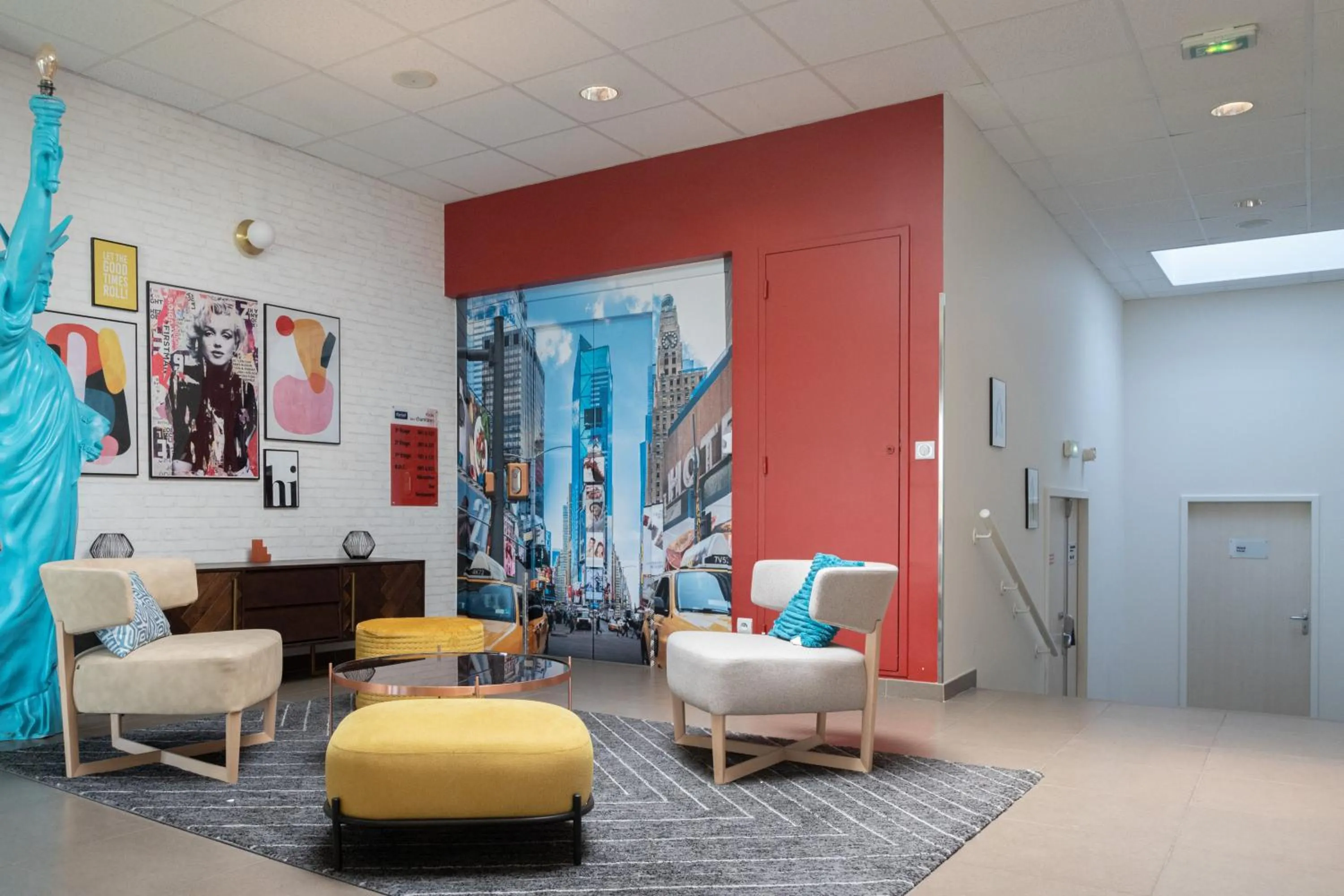 Meeting/conference room in Kyriad Chartres