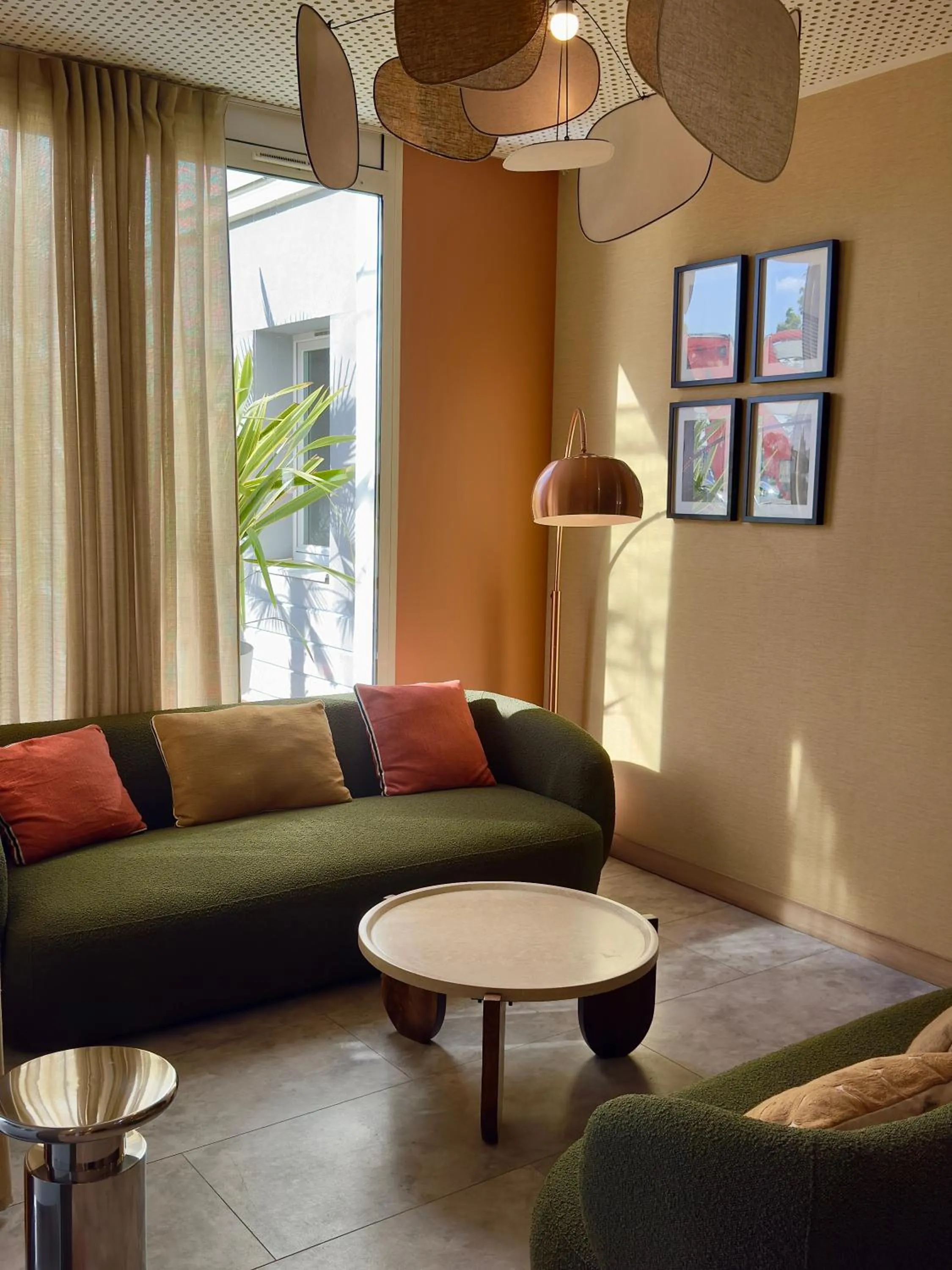 Living room in Mercure Chartres Est