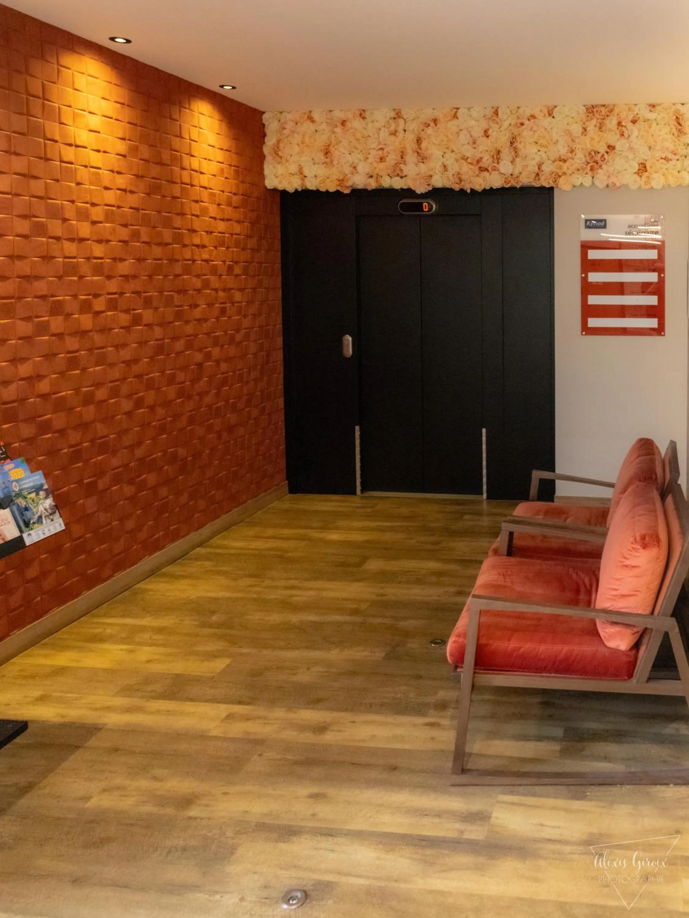 Lobby or reception in Kyriad Chartres