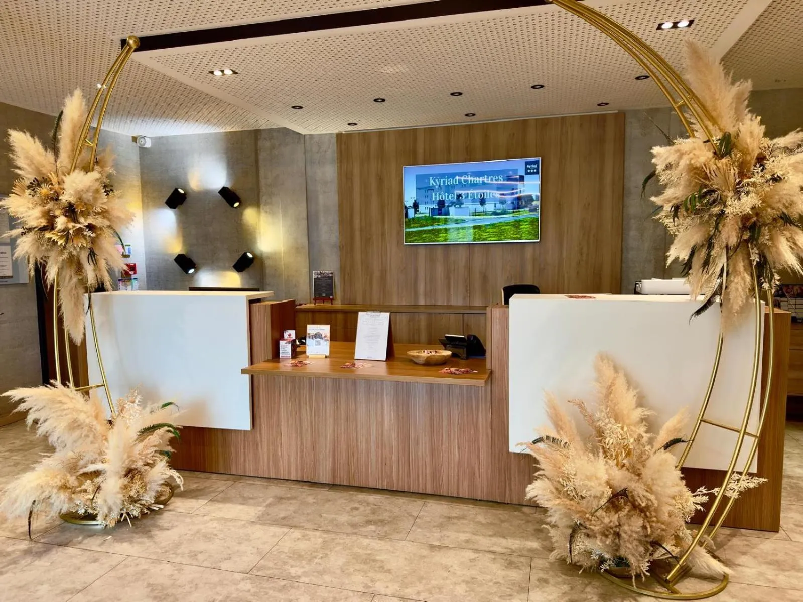 Lobby or reception in Kyriad Chartres