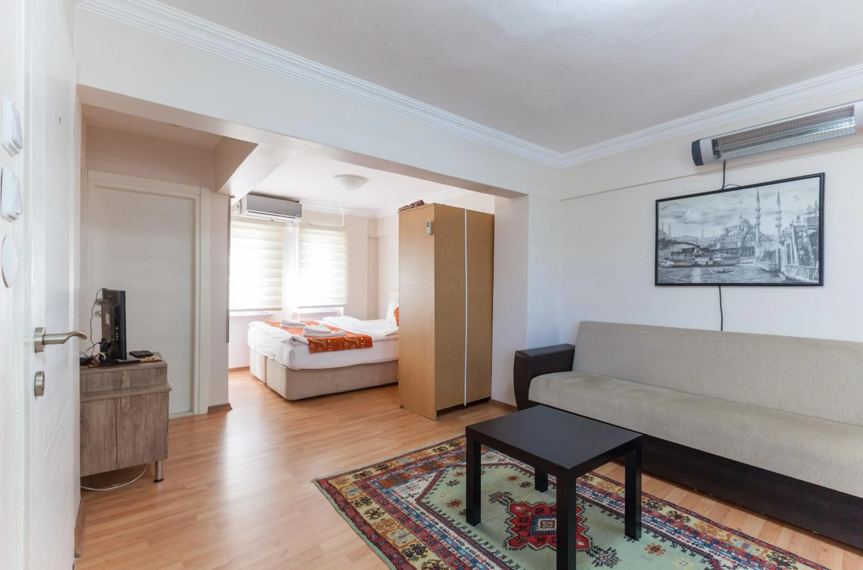 Living room, Bed in Sultan Apartments