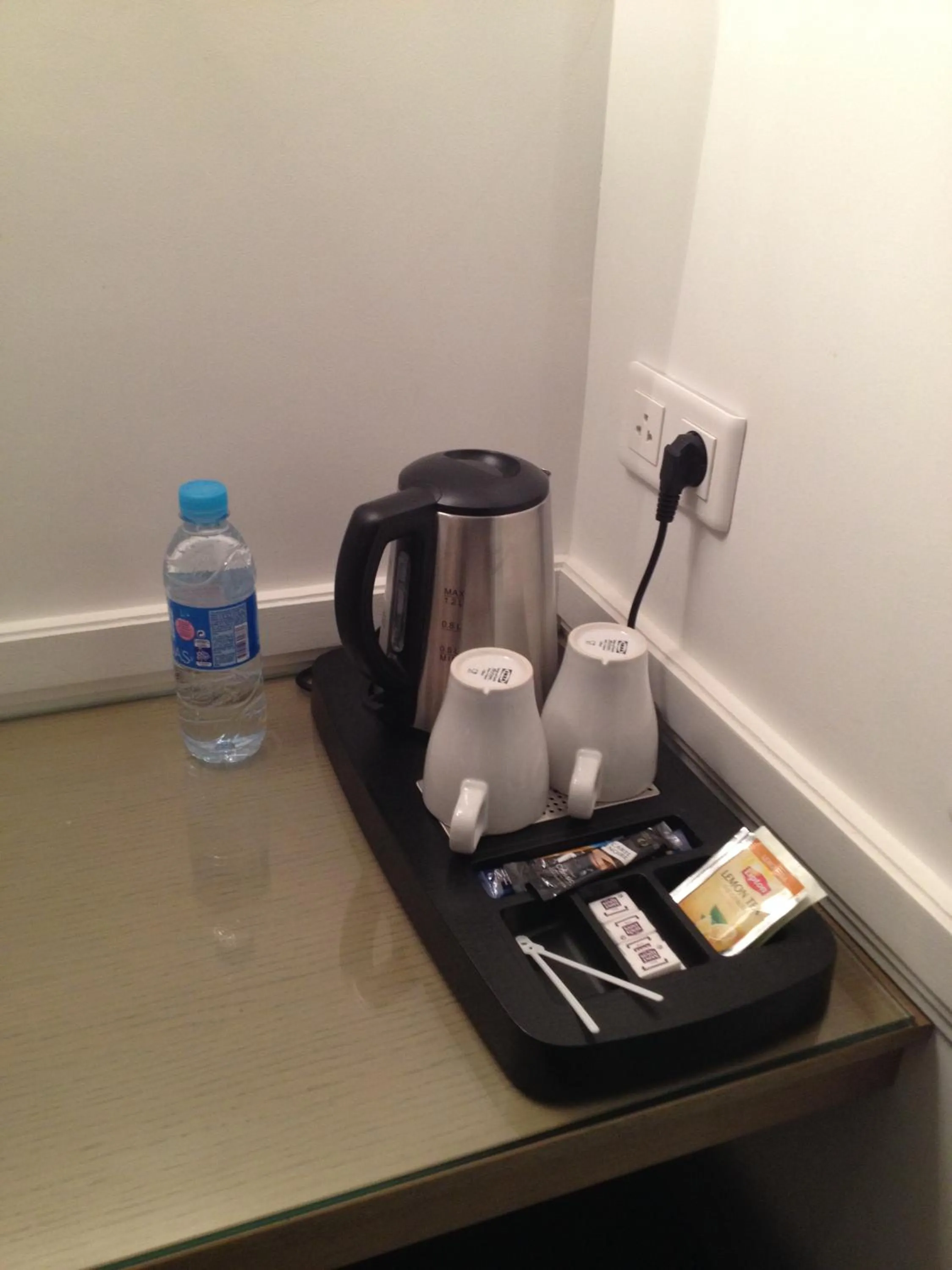 Coffee/tea facilities in Hôtel Elysées Flaubert