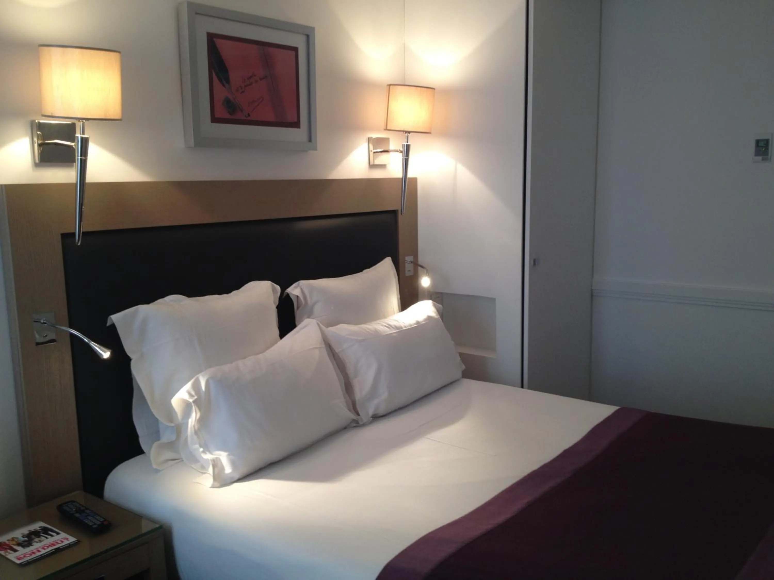 Bedroom, Bed in Hôtel Elysées Flaubert