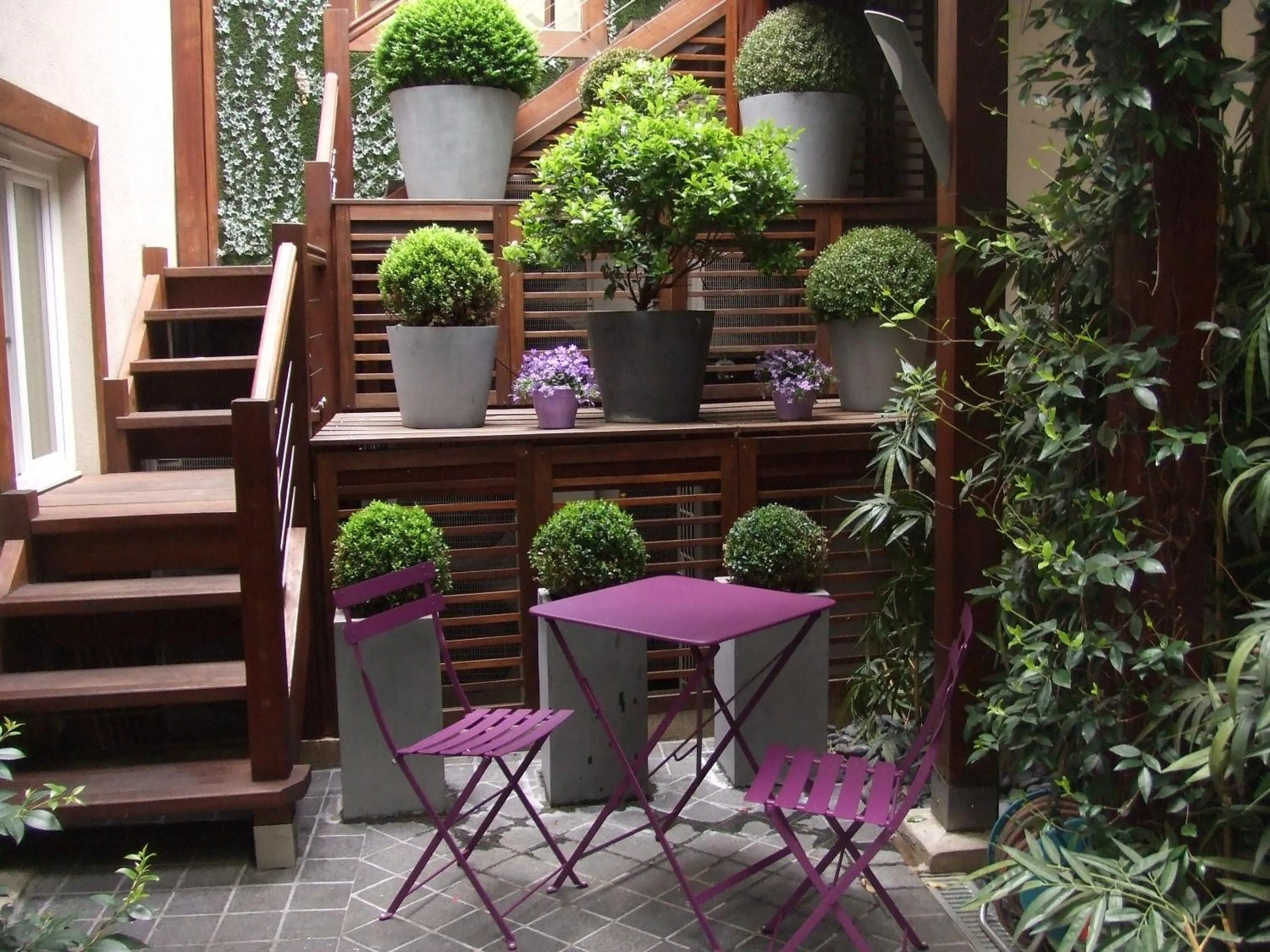 Decorative detail in Hôtel Elysées Flaubert