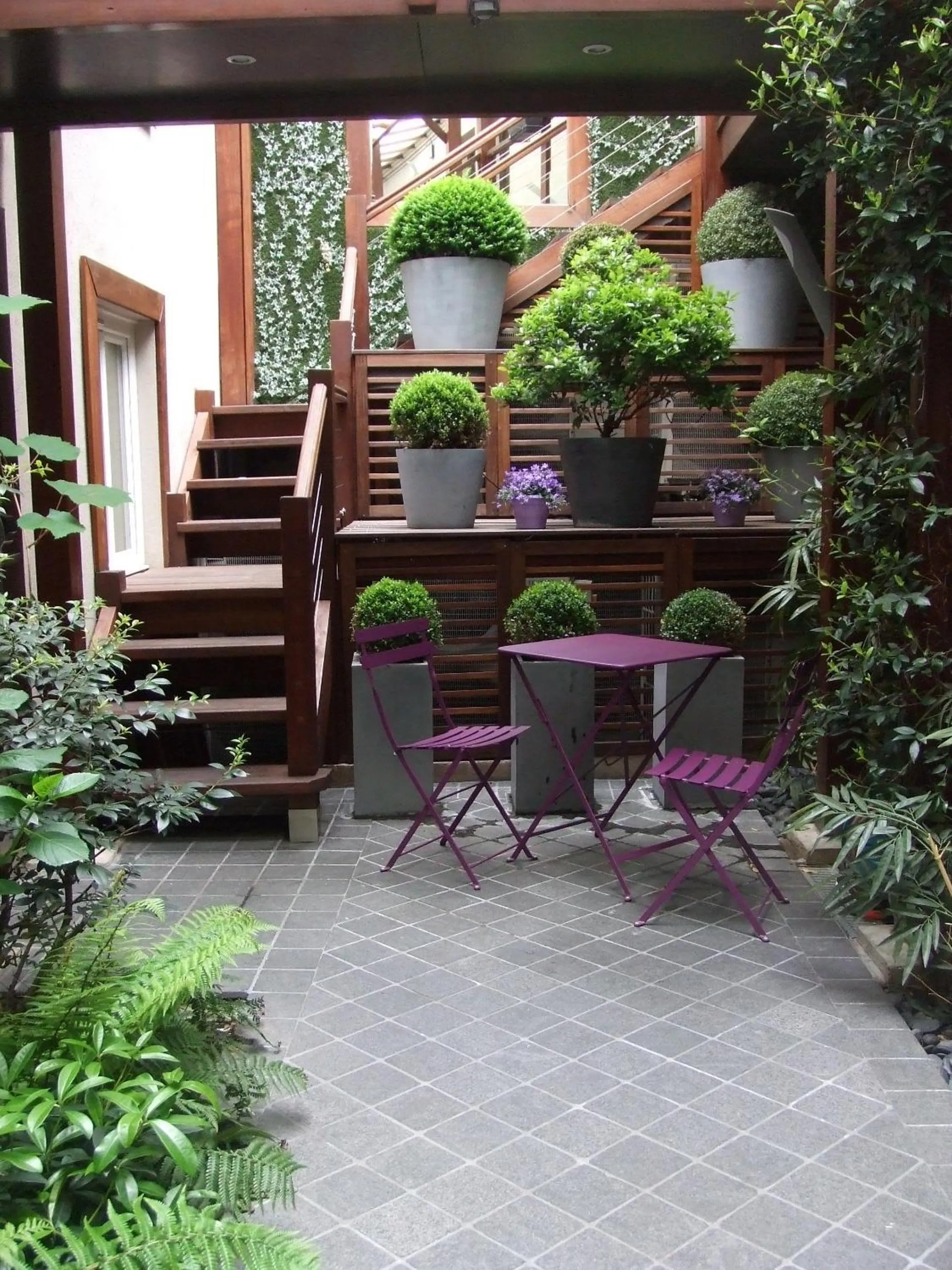 Decorative detail in Hôtel Elysées Flaubert