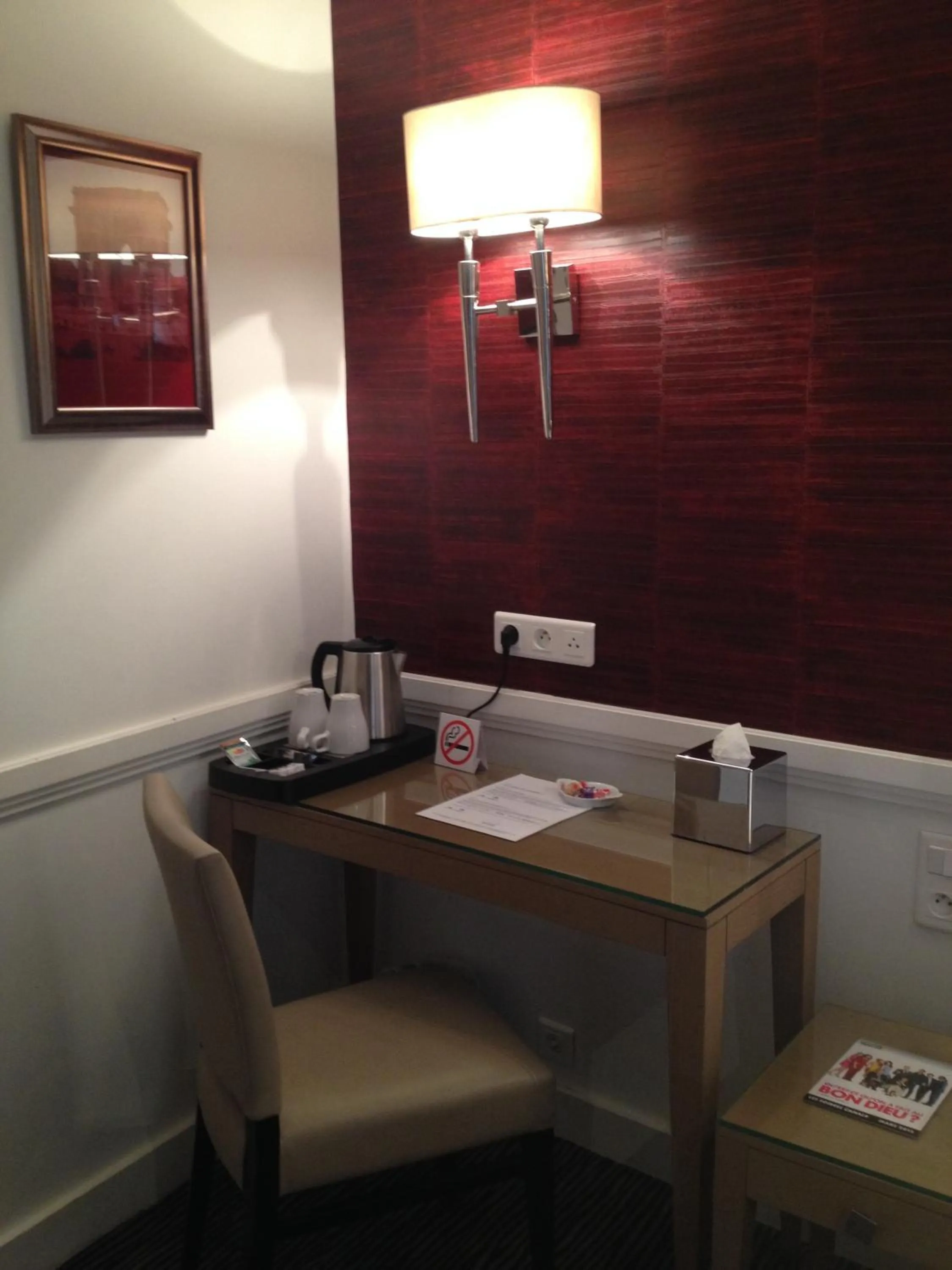 Seating area in Hôtel Elysées Flaubert