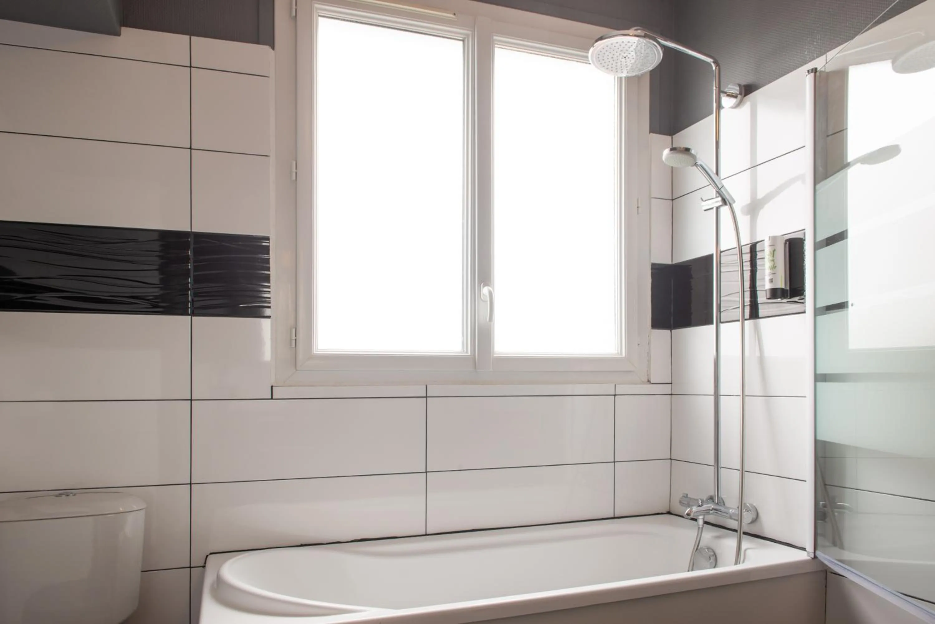 Shower in The Originals City, Hôtel de l'Europe, Saint-Nazaire