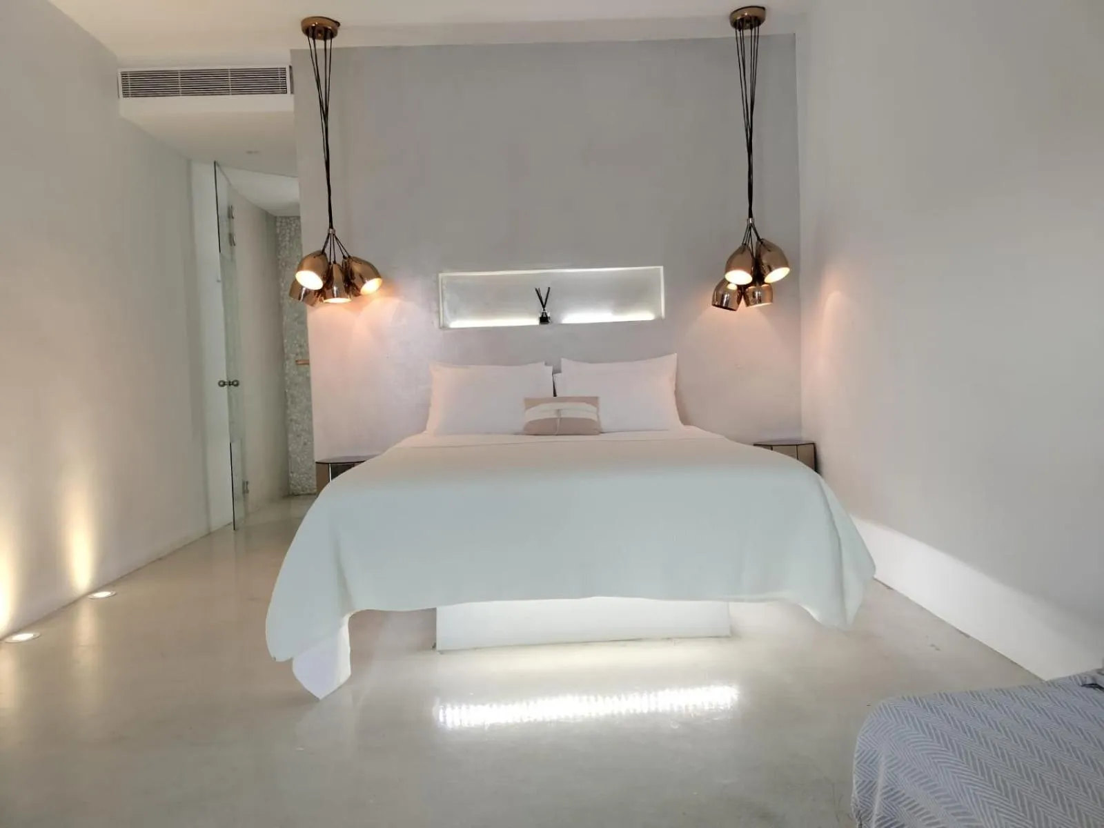 Bed in Mykonos Pantheon