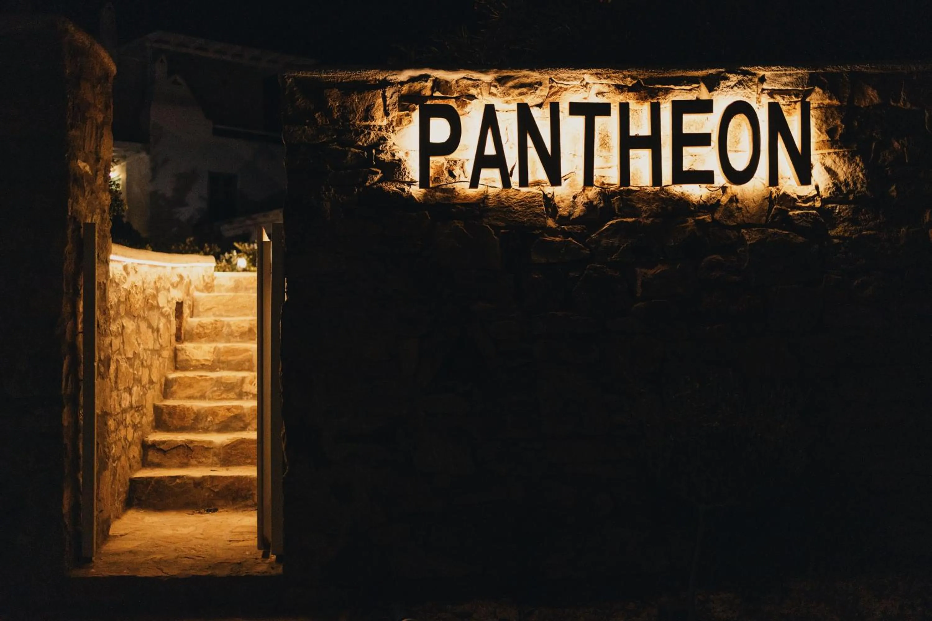 Property building in Mykonos Pantheon